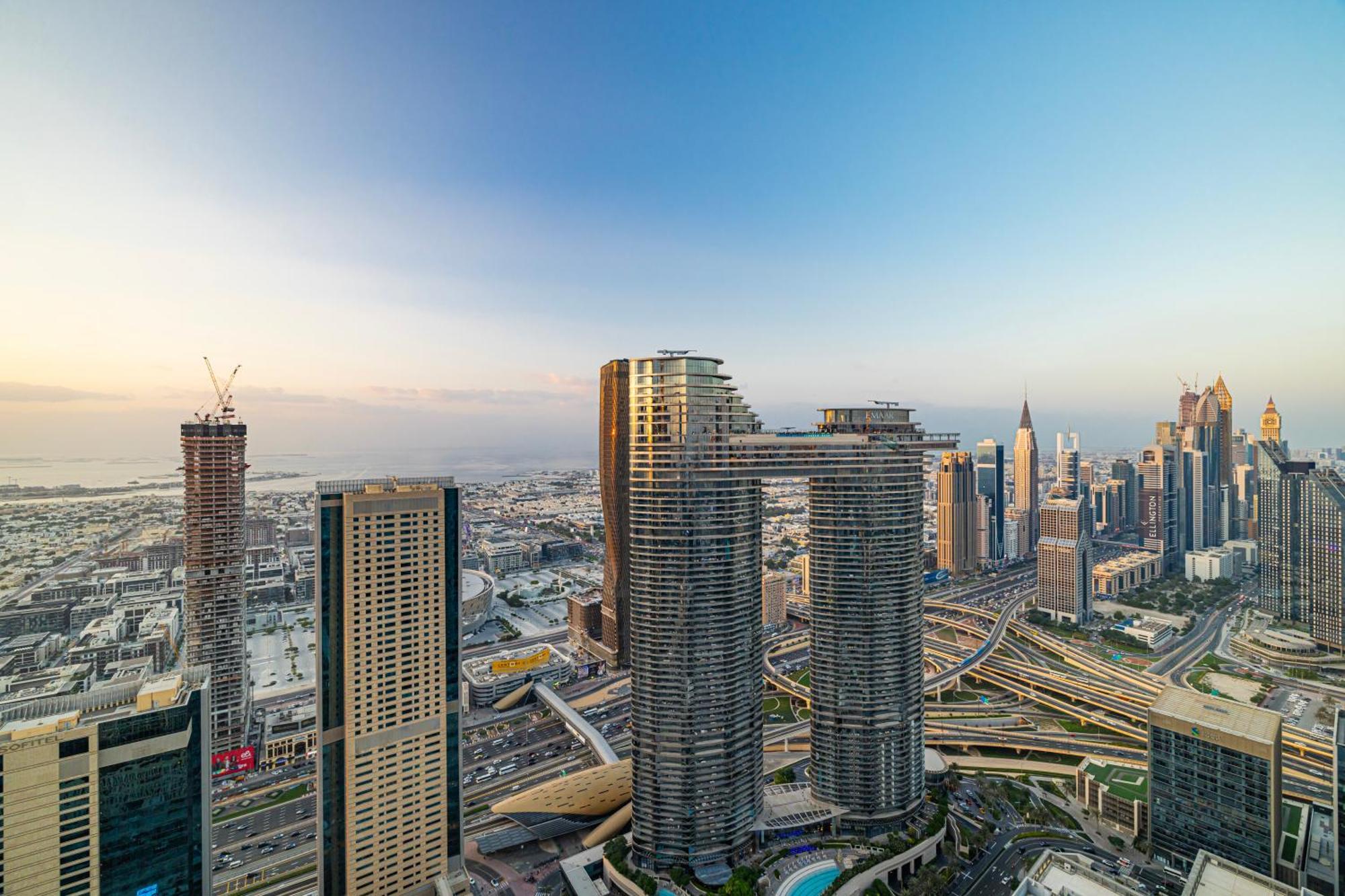 Luxury 2 Bedroom With Sky Line And Direct Mall Access At Burj Vista * Dubai