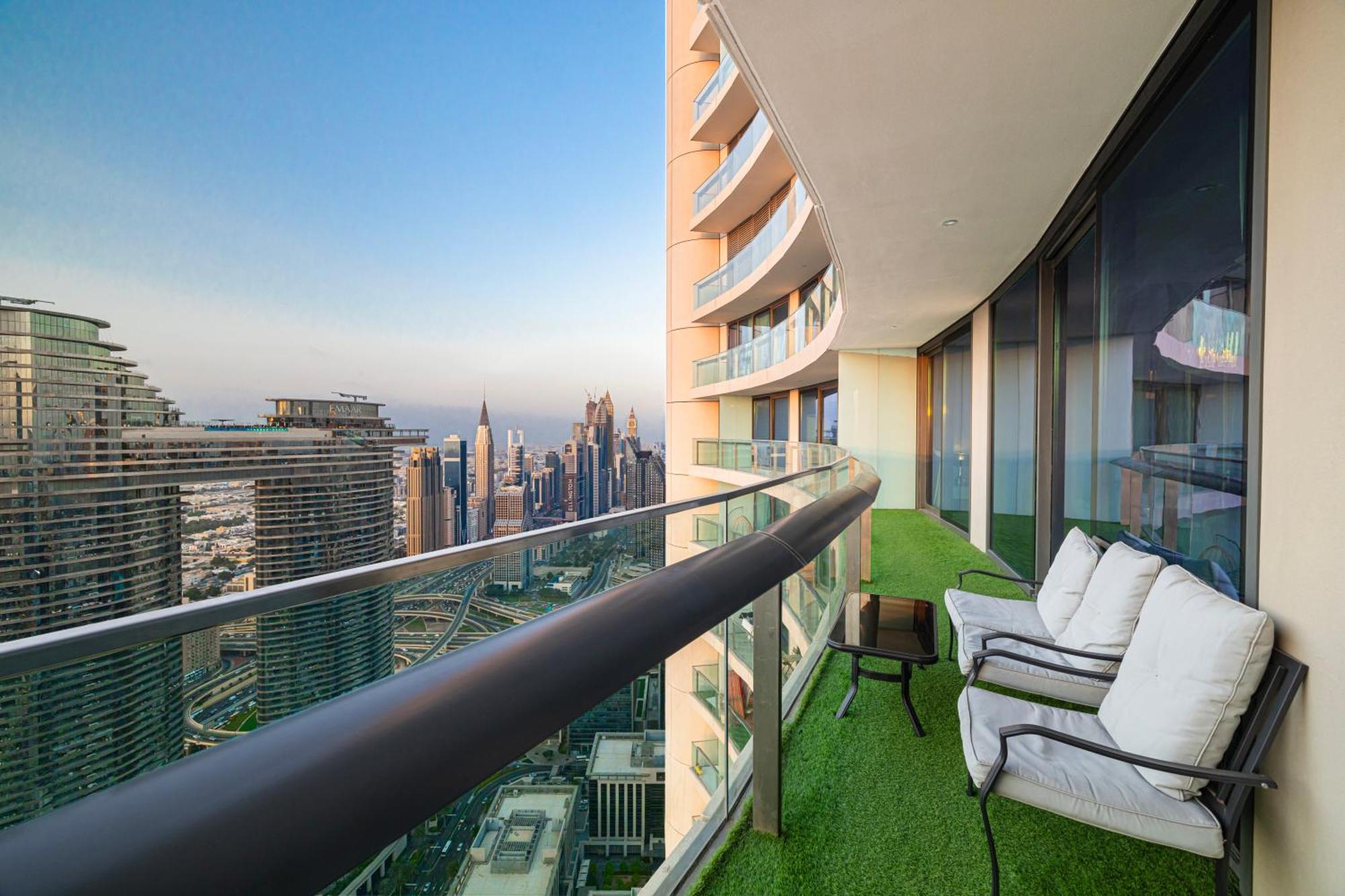 Apartment Luxury 2 Bedroom With Sky Line And Direct Mall Access At Burj Vista Dubai