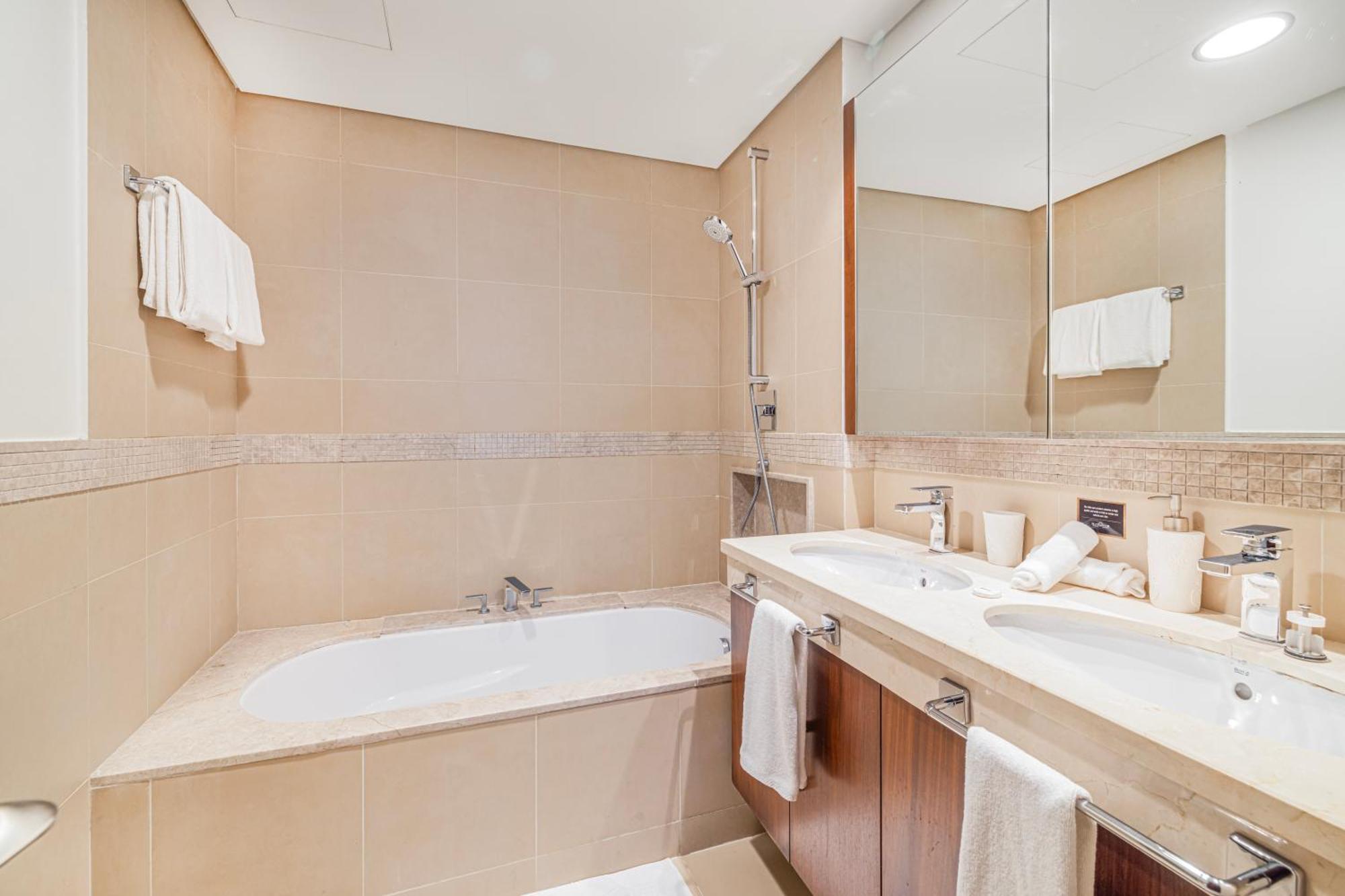 Luxury 2 Bedroom With Sky Line And Direct Mall Access At Burj Vista *