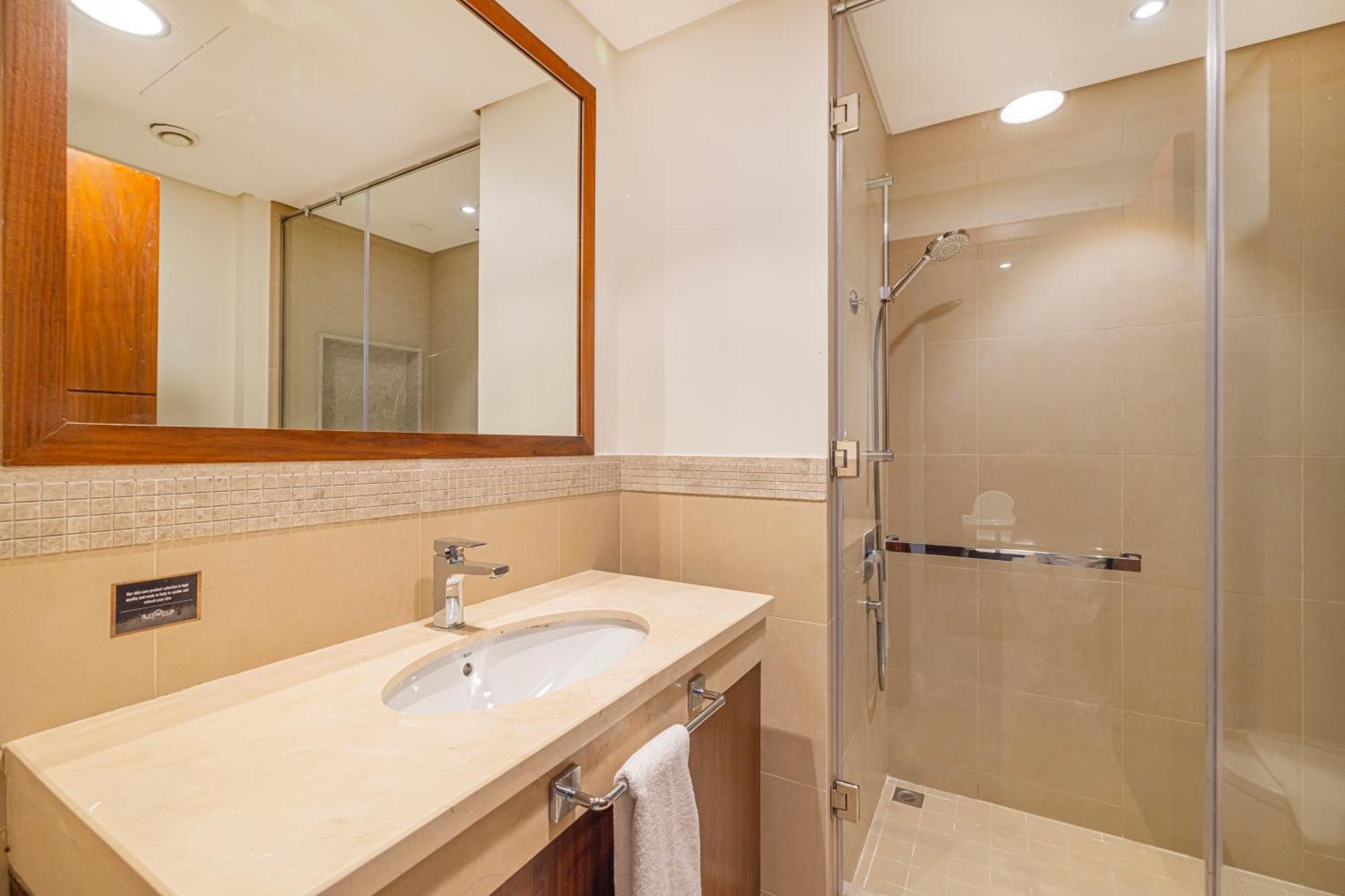 Luxury 2 Bedroom With Sky Line And Direct Mall Access At Burj Vista Apartment *