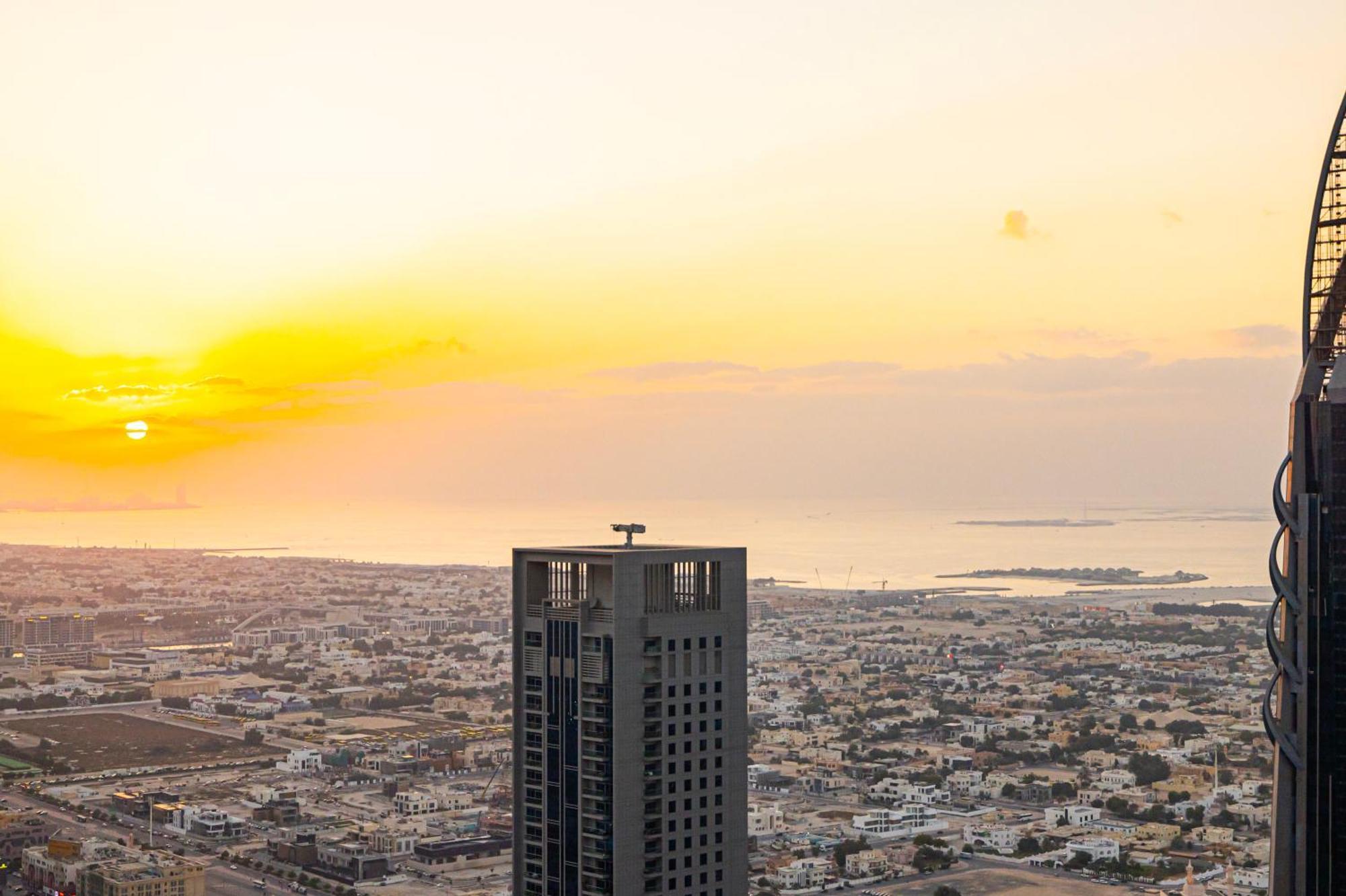Luxury 2 Bedroom With Sky Line And Direct Mall Access At Burj Vista Apartment