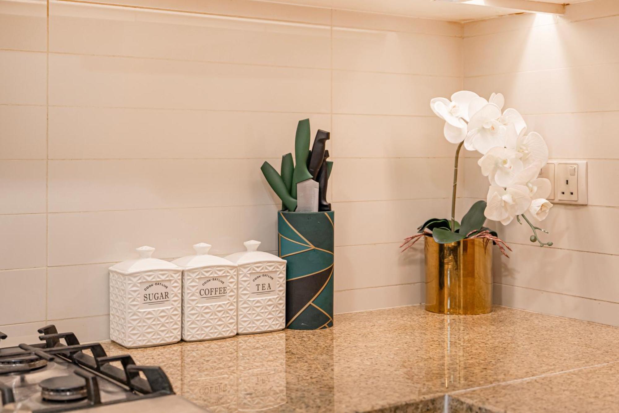 Apartment Luxury 2 Bedroom With Sky Line And Direct Mall Access At Burj Vista *