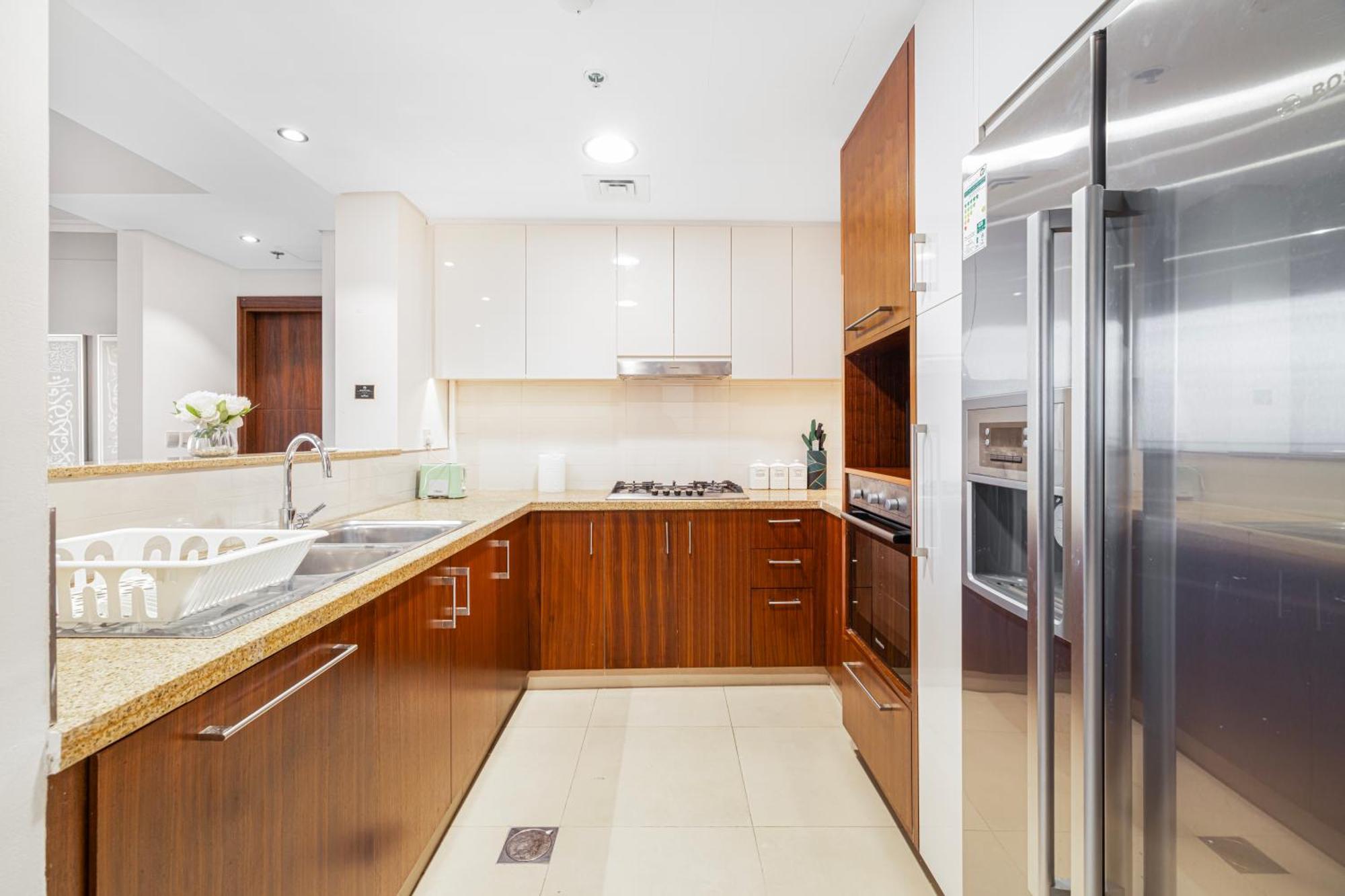 Luxury 2 Bedroom With Sky Line And Direct Mall Access At Burj Vista Apartment Dubai
