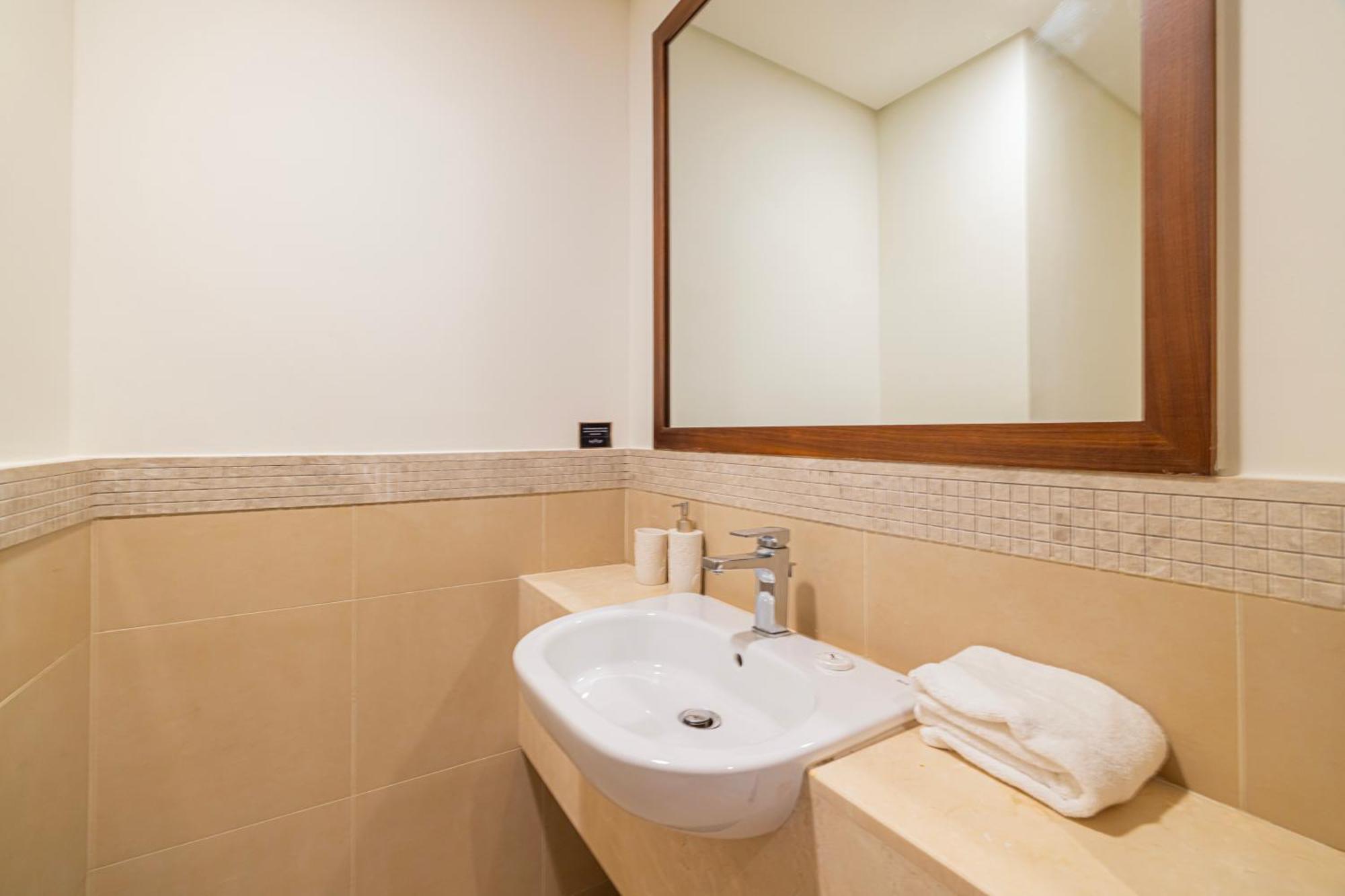 Apartment Luxury 2 Bedroom With Sky Line And Direct Mall Access At Burj Vista Dubai