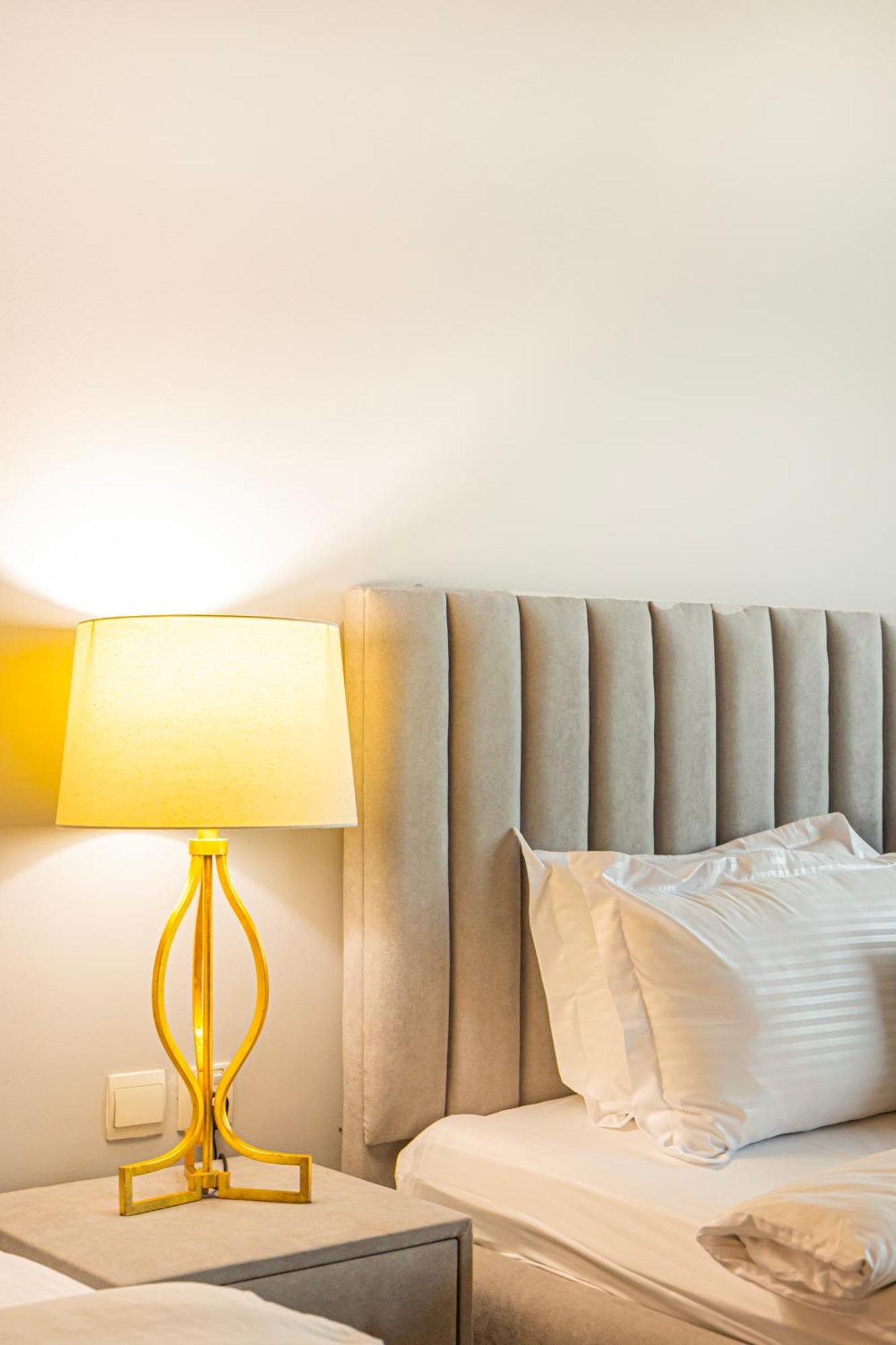 Luxury 2 Bedroom With Sky Line And Direct Mall Access At Burj Vista Dubai
