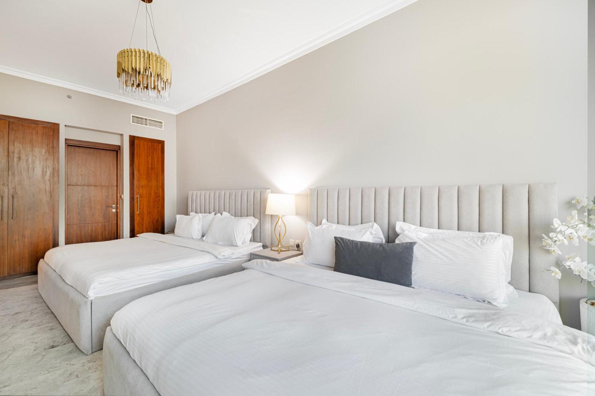 Luxury 2 Bedroom With Sky Line And Direct Mall Access At Burj Vista Apartment *