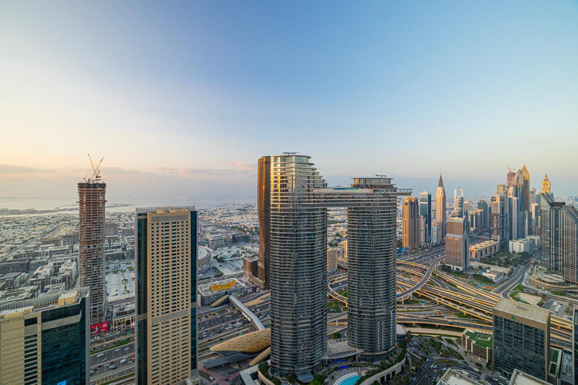 Apartment Luxury 2 Bedroom With Sky Line And Direct Mall Access At Burj Vista Dubai