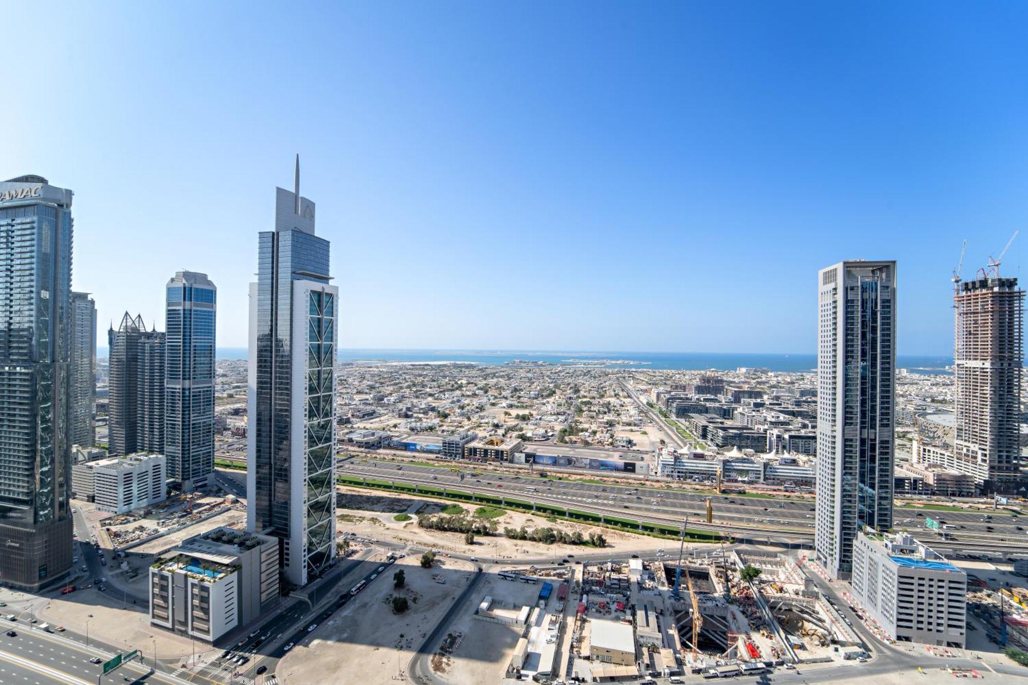 1br 2, Skyline View