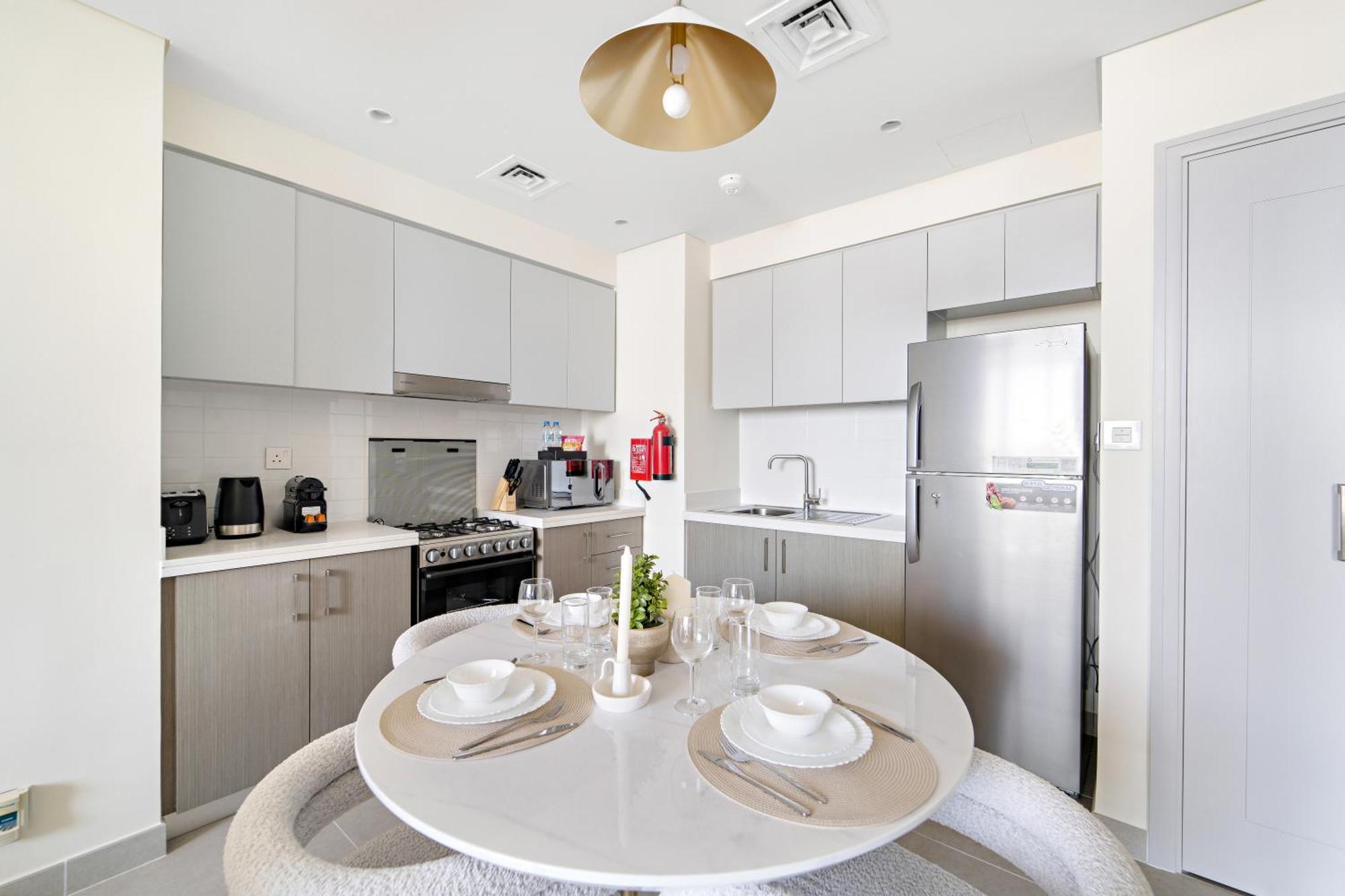 1br 2, Skyline View