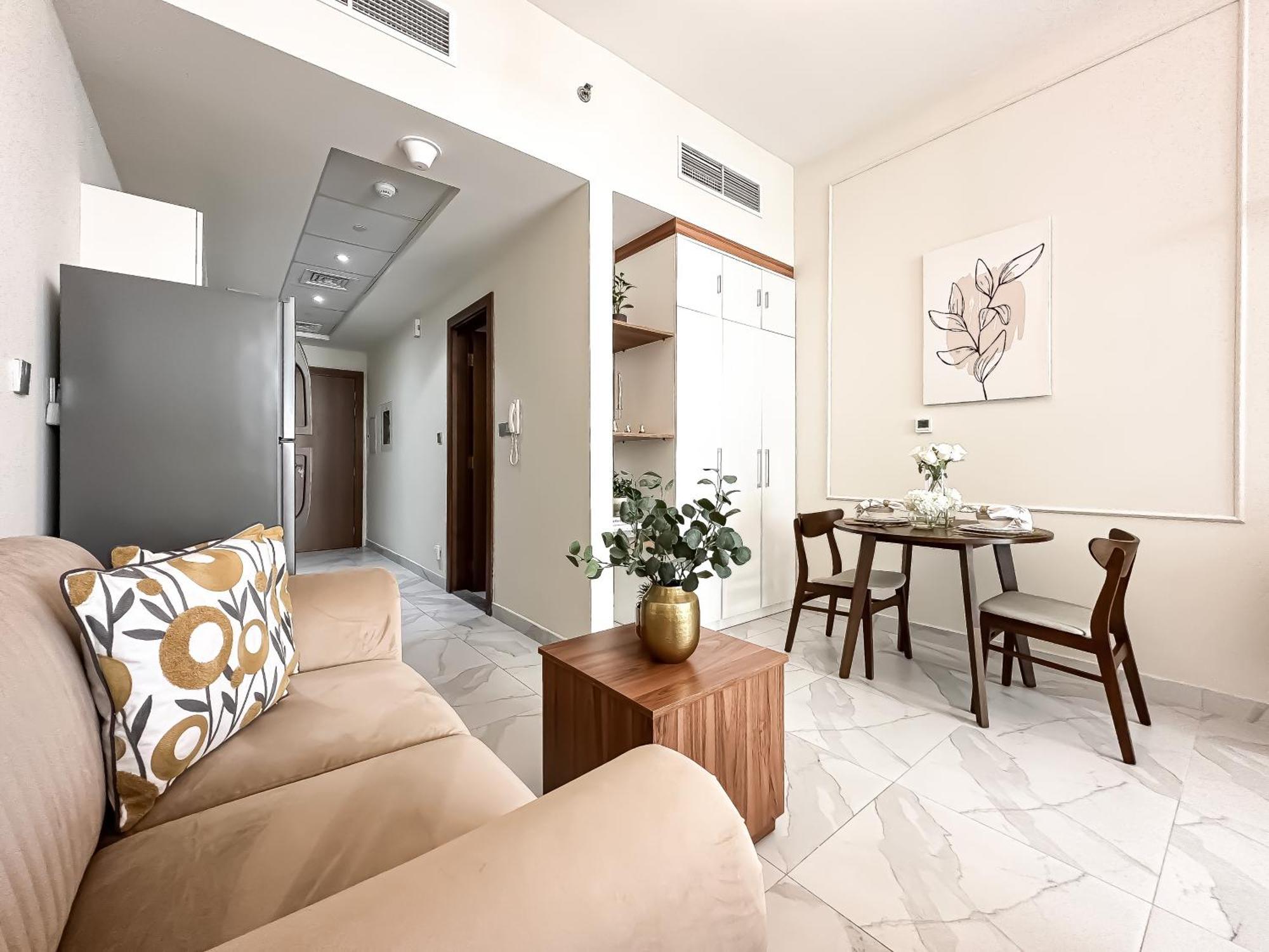 Trophy-amazing Canal Views Lux In Busbay *