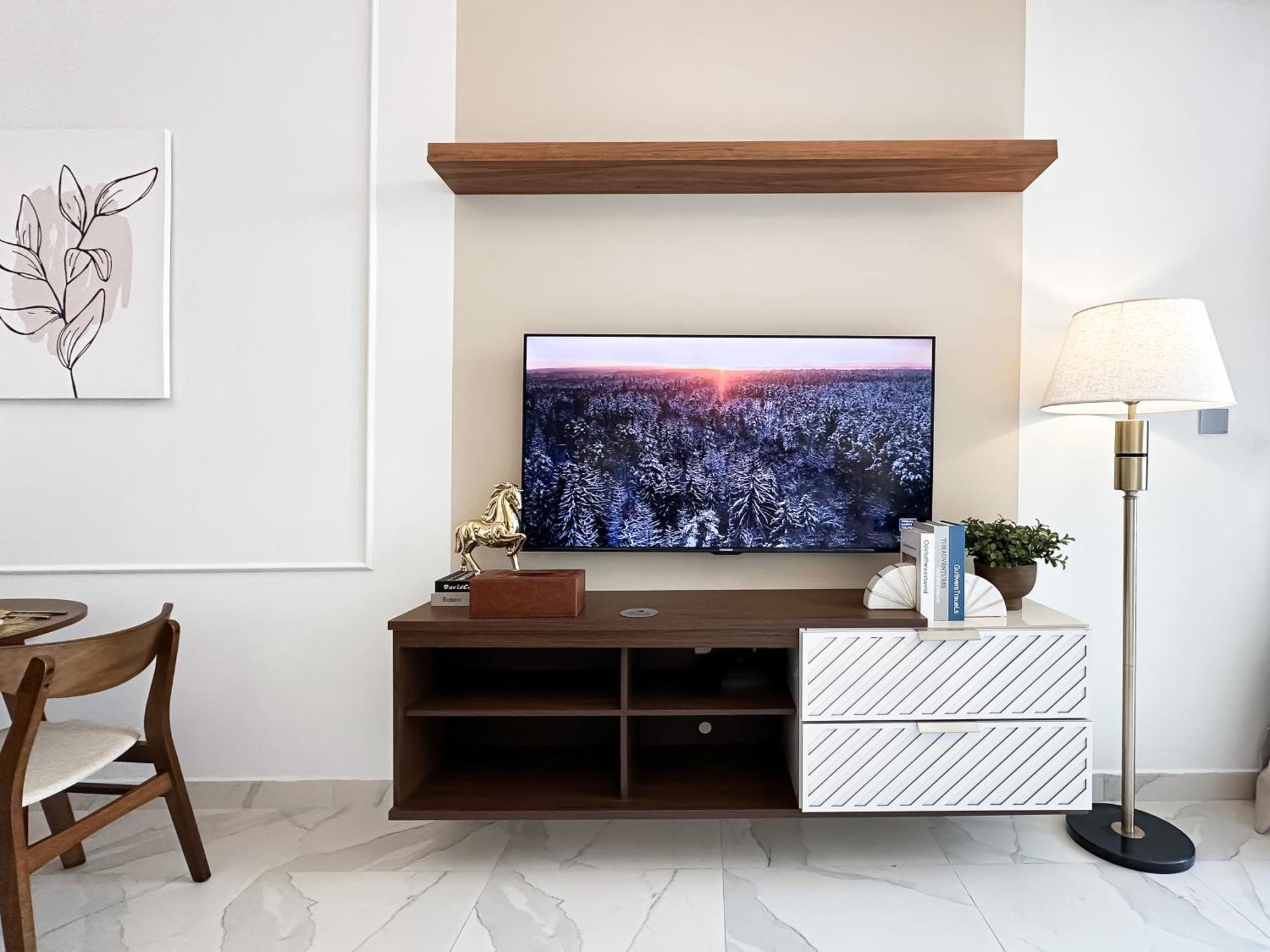 Trophy-amazing Canal Views Lux In Busbay Apartment