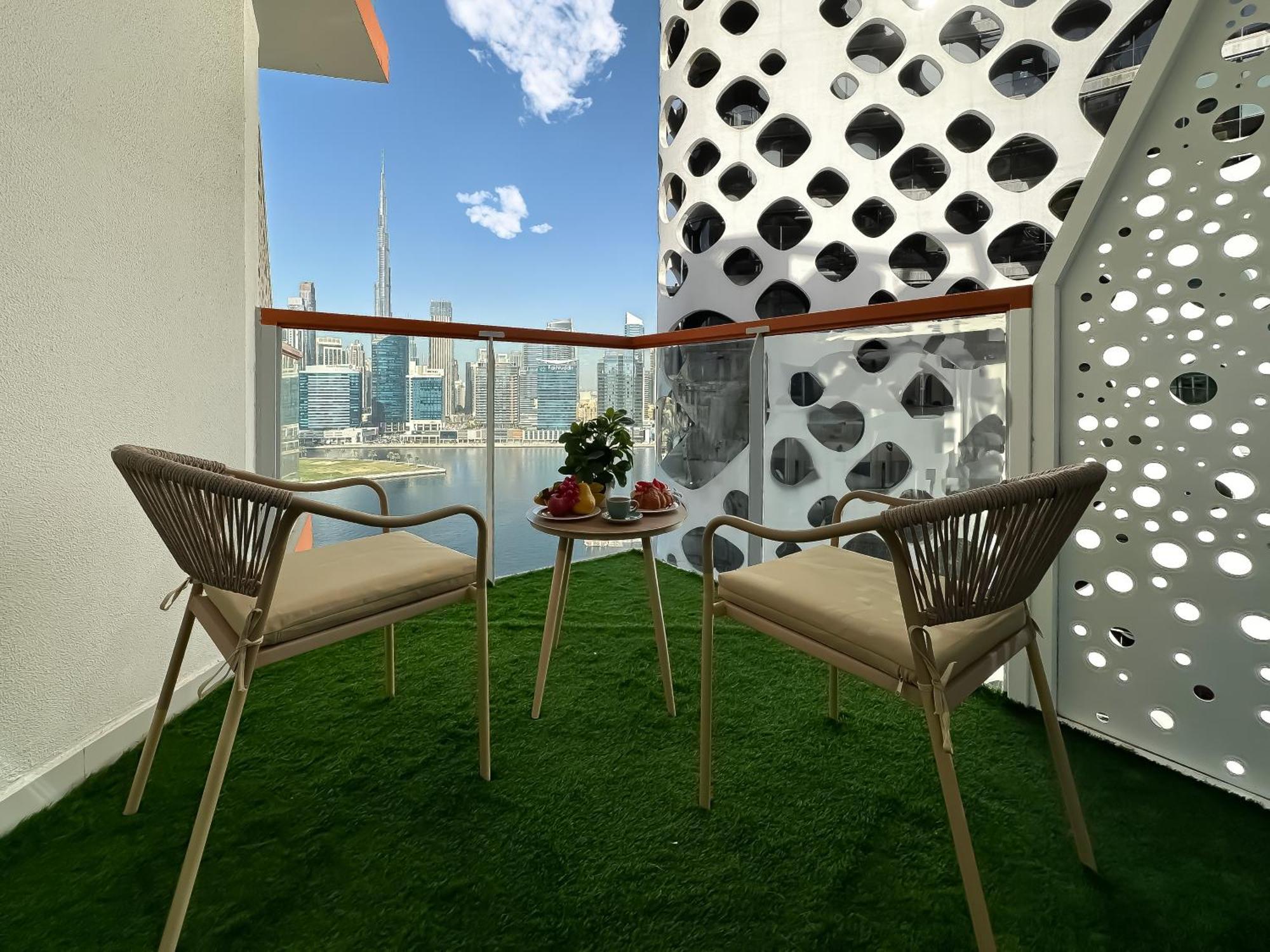 Trophy-amazing Canal Views Lux In Busbay