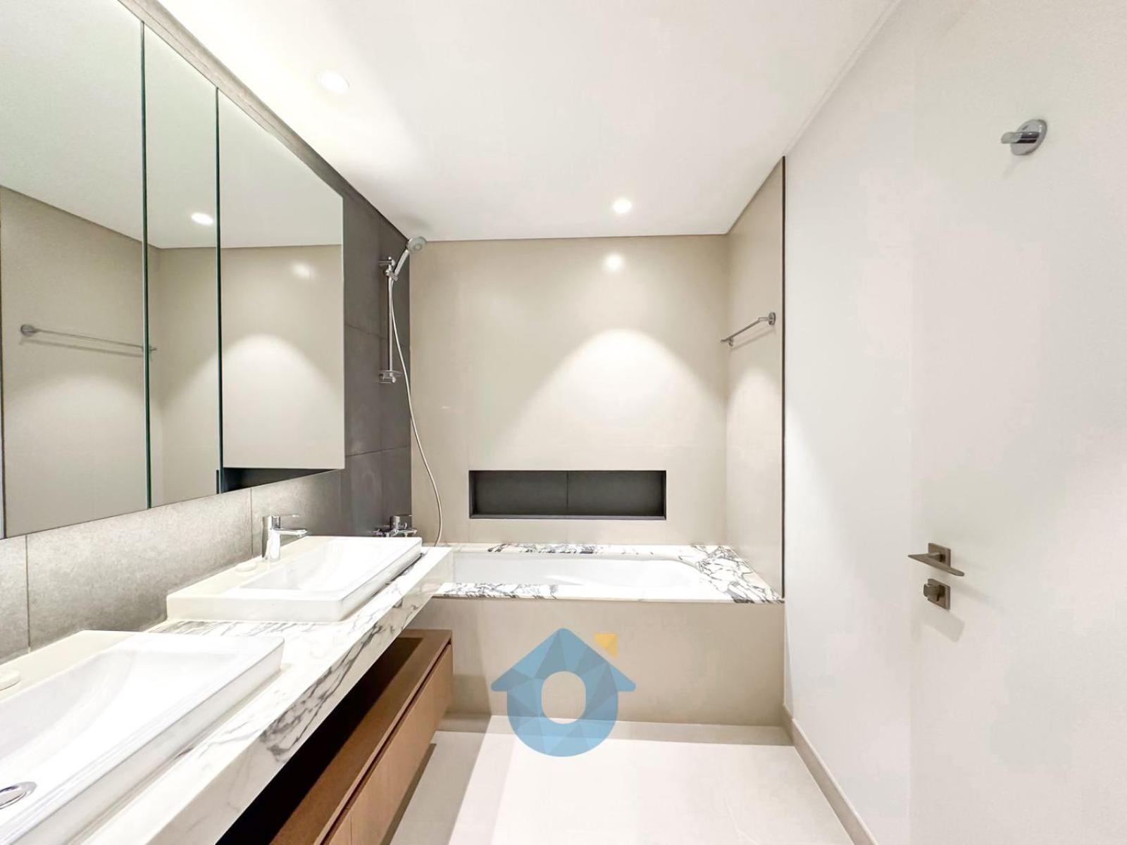 Like - 3810 Elegant 2-bhk With Panoramic Creek Views Apartment *