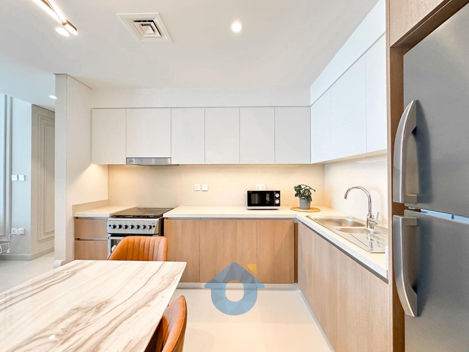 Like - 3810 Elegant 2-bhk With Panoramic Creek Views Apartment *