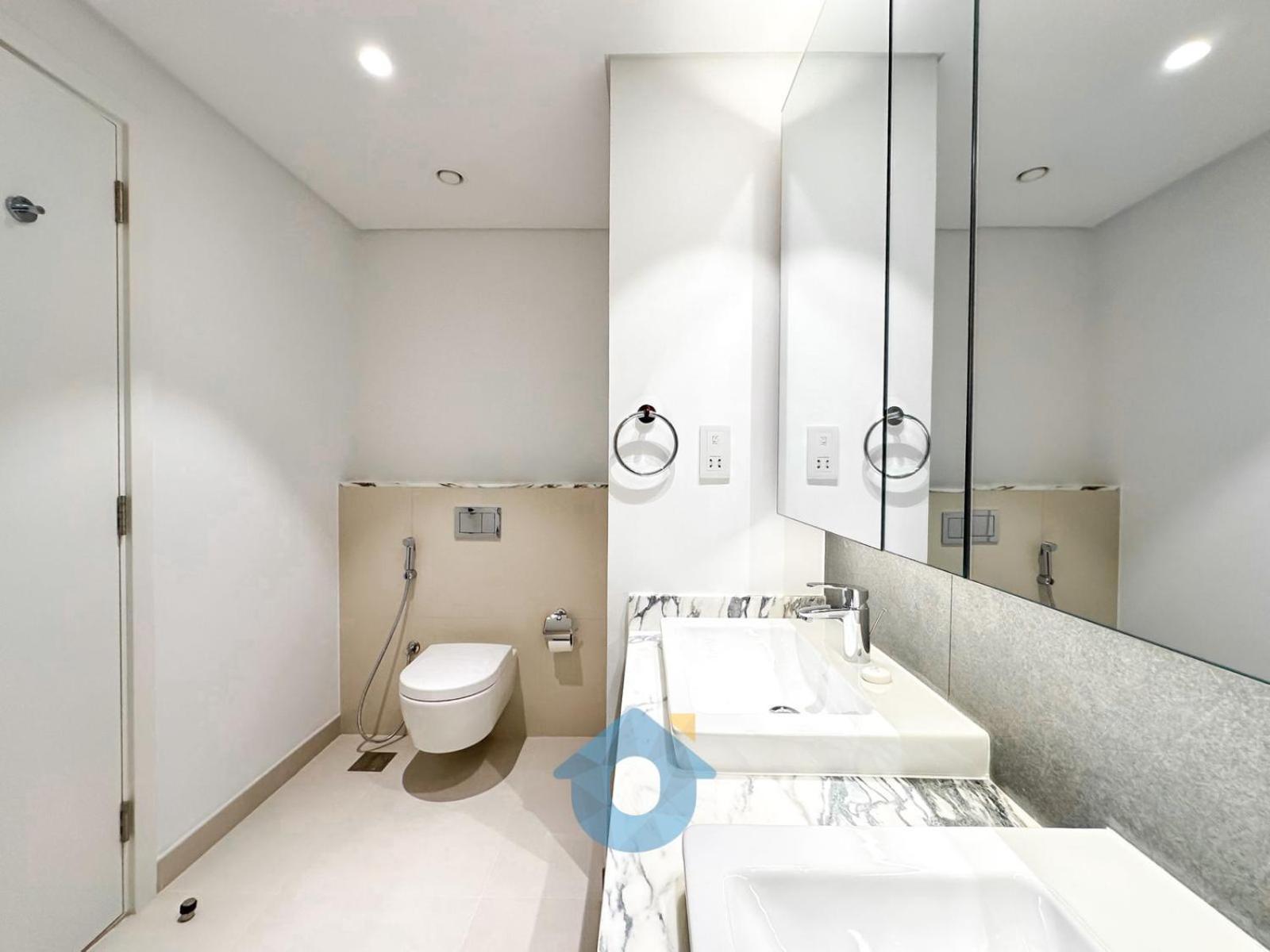 Like - 3810 Elegant 2-bhk With Panoramic Creek Views Apartment