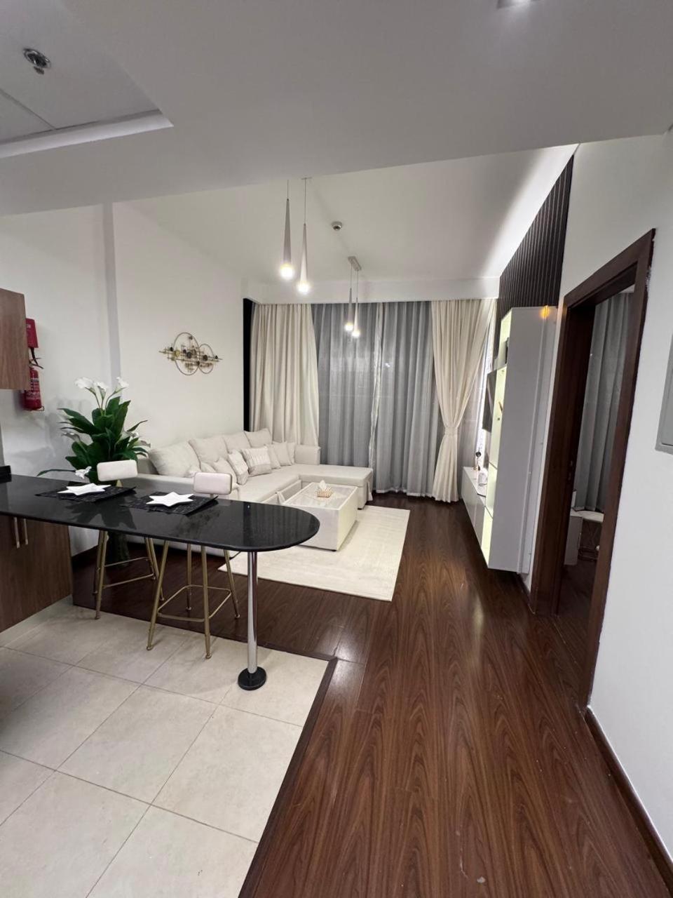 Brand New In Jvc Apartment