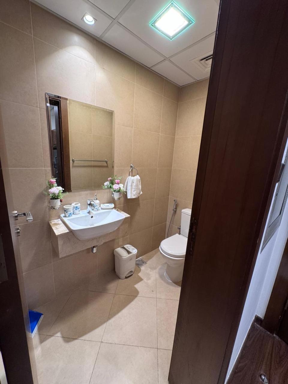 Brand New In Jvc Apartment