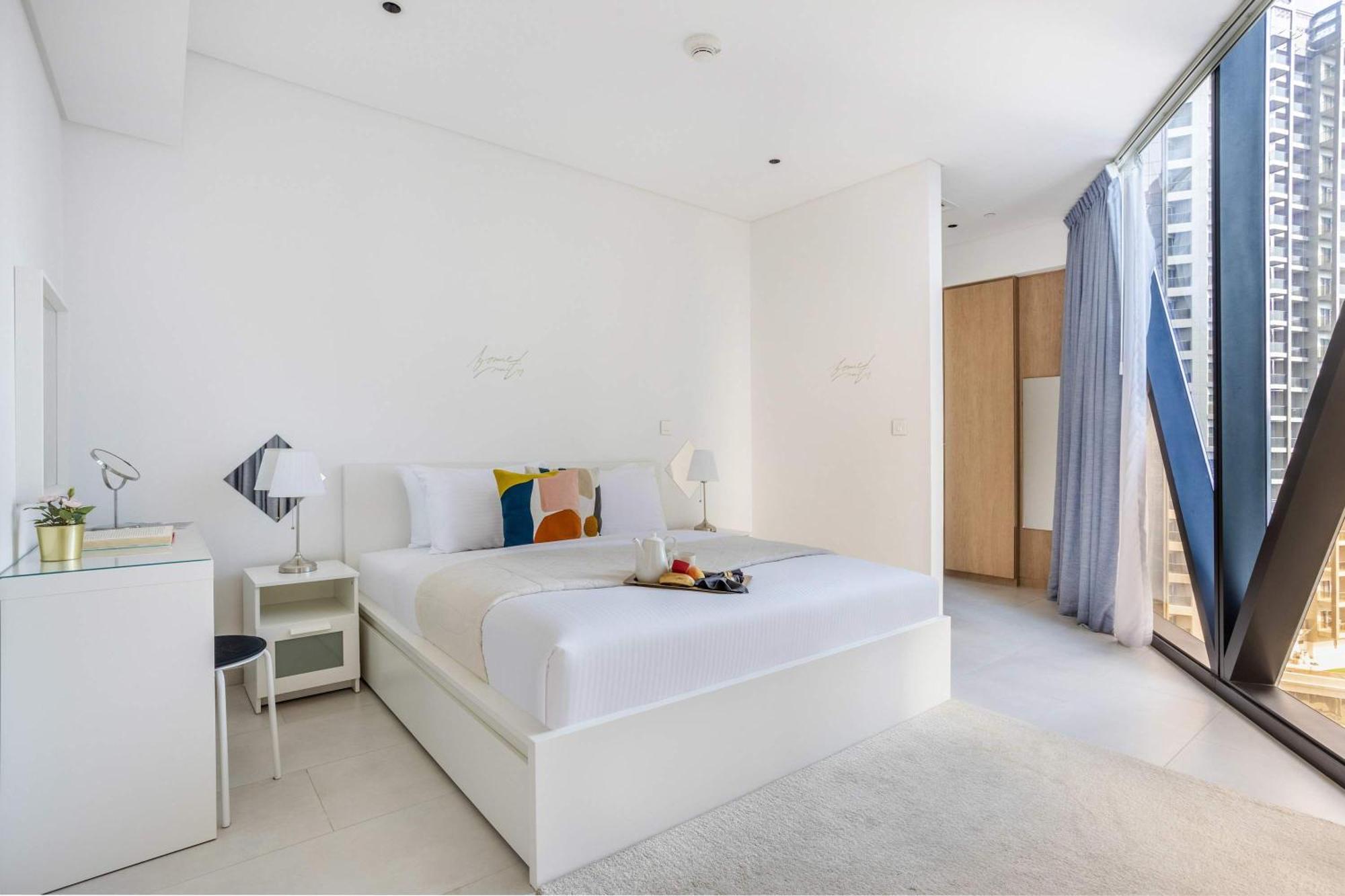 Frank Porter - Marquise Tower Apartment *