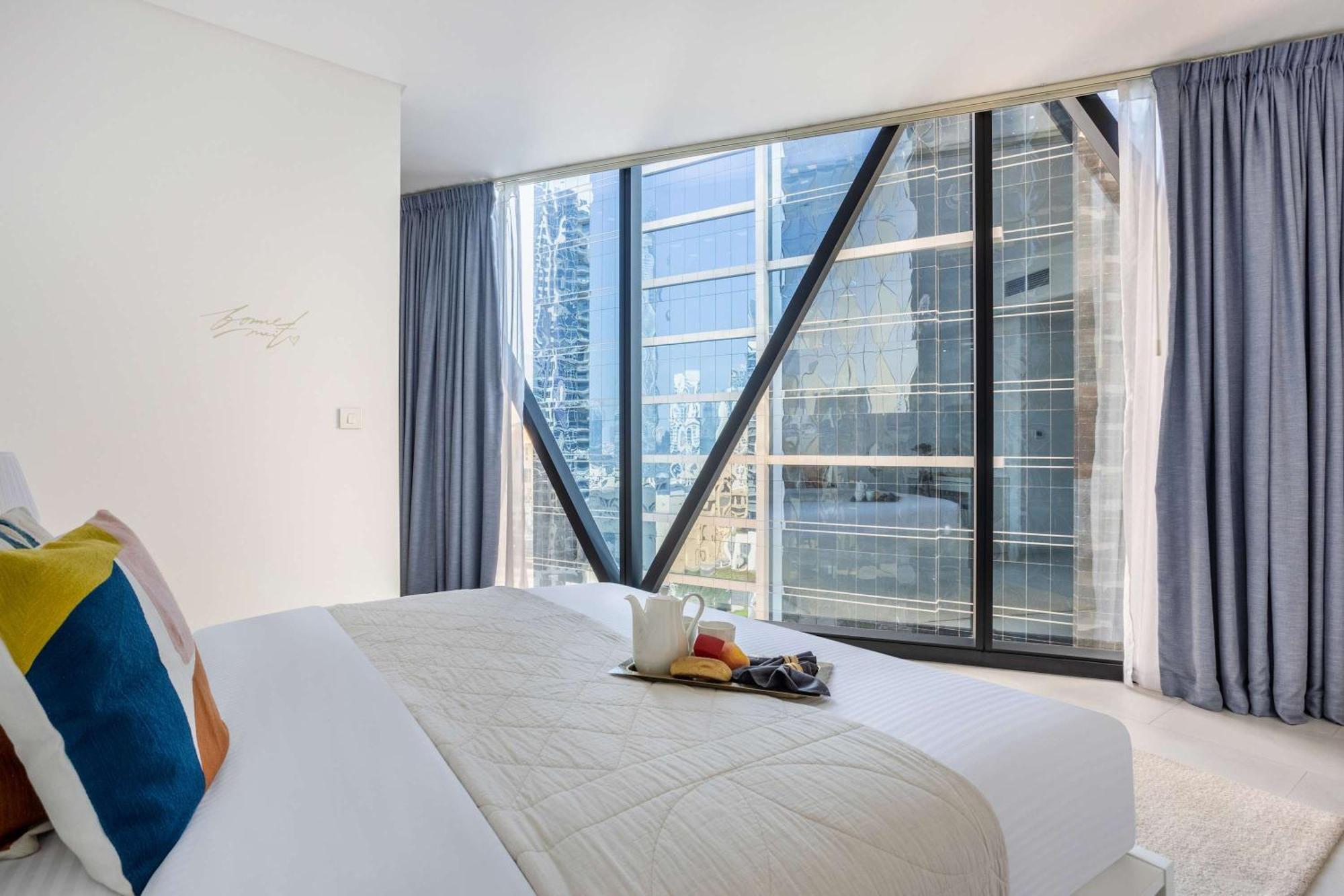 Frank Porter - Marquise Tower Apartment Dubai