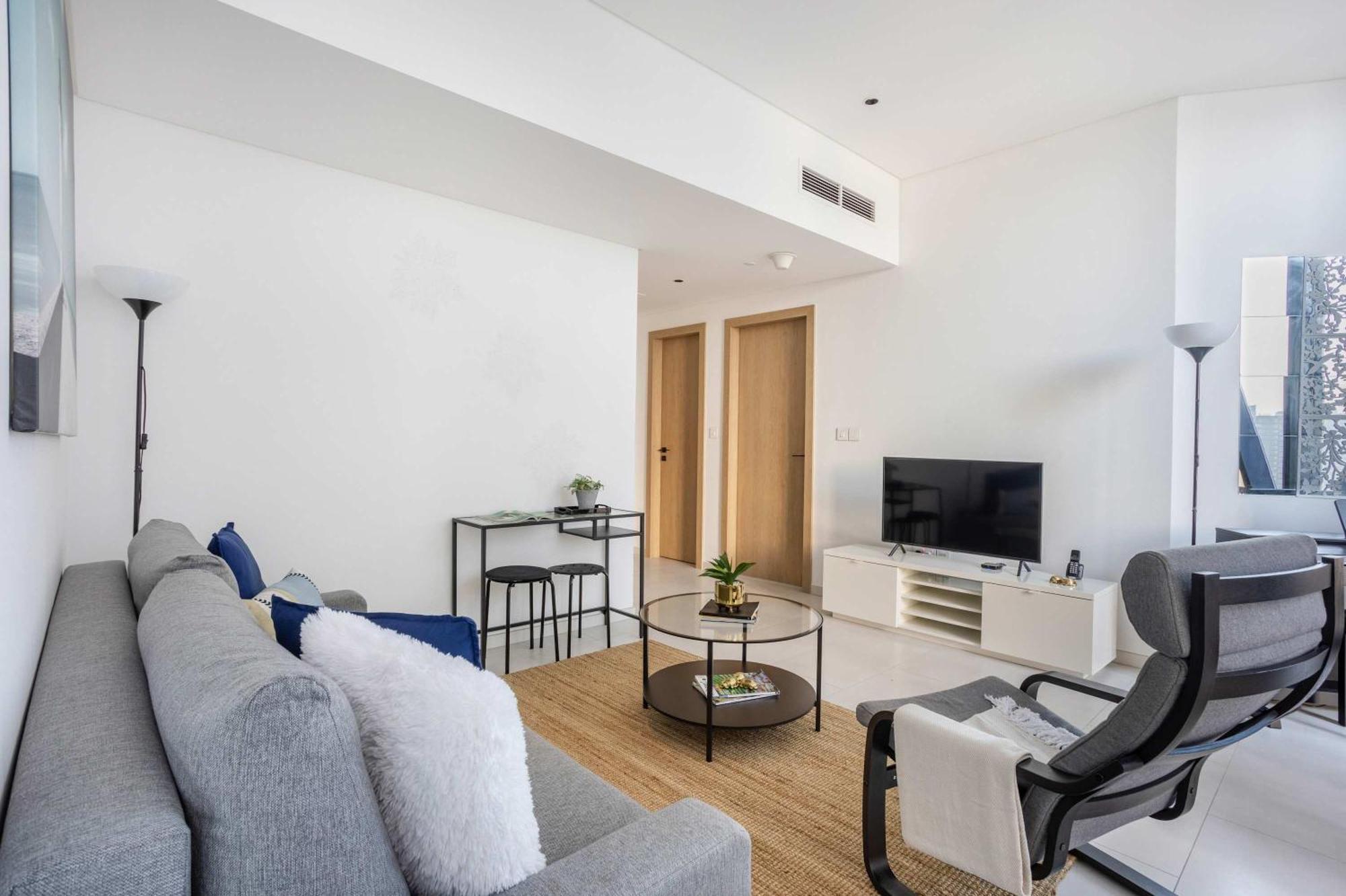 Frank Porter - Marquise Tower Apartment Dubai