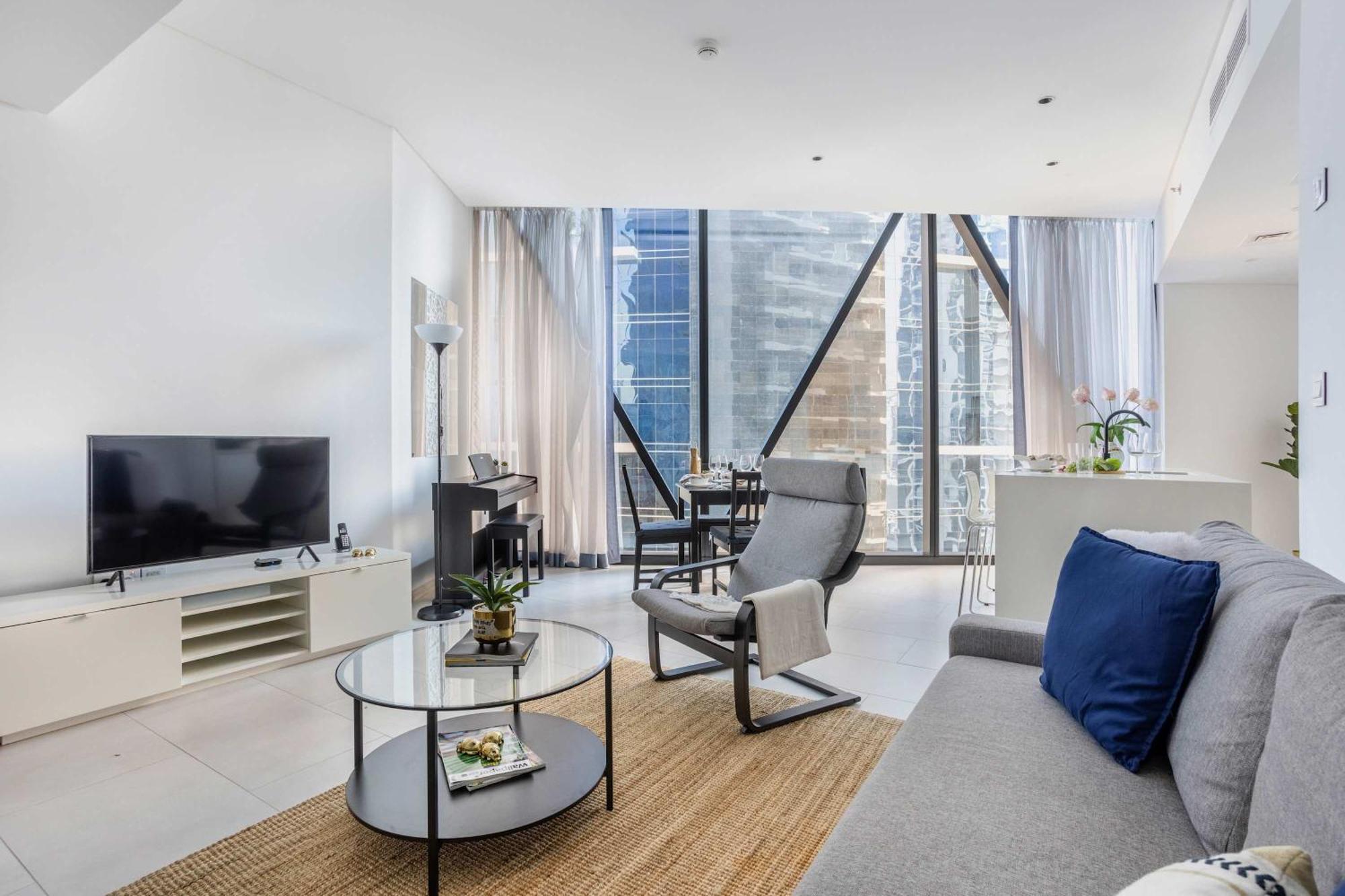 Frank Porter - Marquise Tower Apartment *