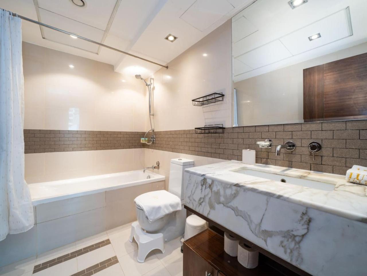 Bright 1-bedroom With Marina Infinity Pool Apartment Dubai