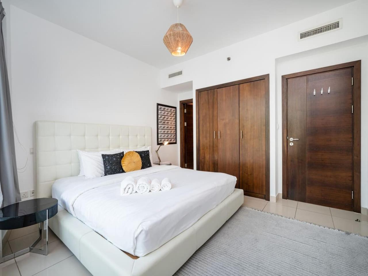Bright 1-bedroom With Marina Infinity Pool Apartment