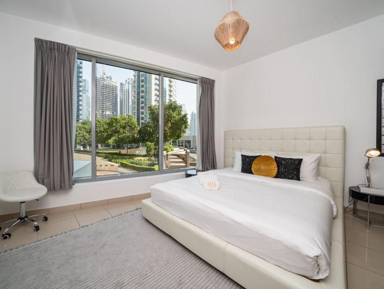 Apartment Bright 1-bedroom With Marina Infinity Pool