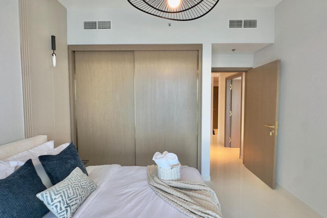 Apartment 2br Grand Bleu T1 With Palm View Emaar Front By Vibel