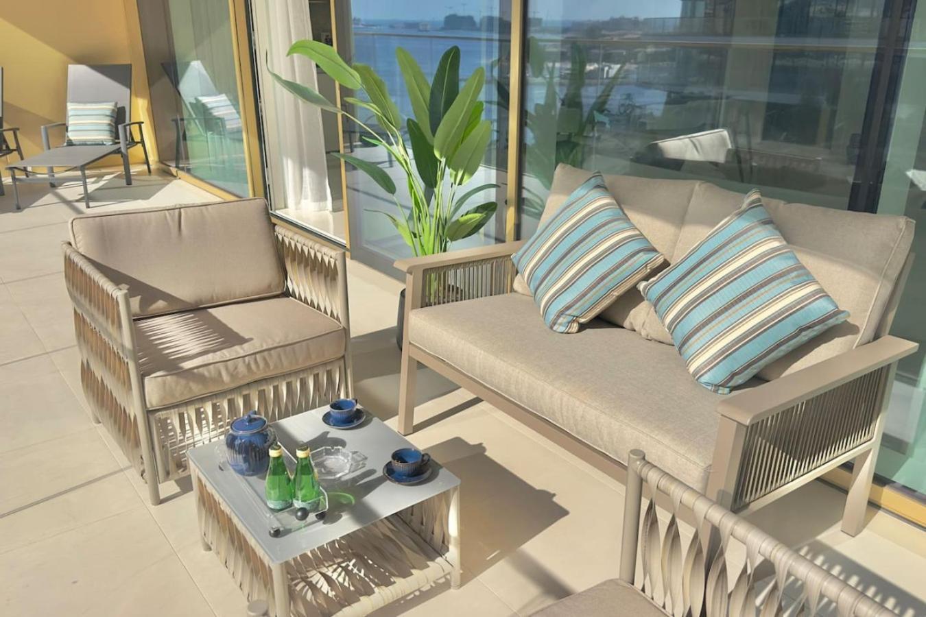 Apartment 2br Grand Bleu T1 With Palm View Emaar Front By Vibel *
