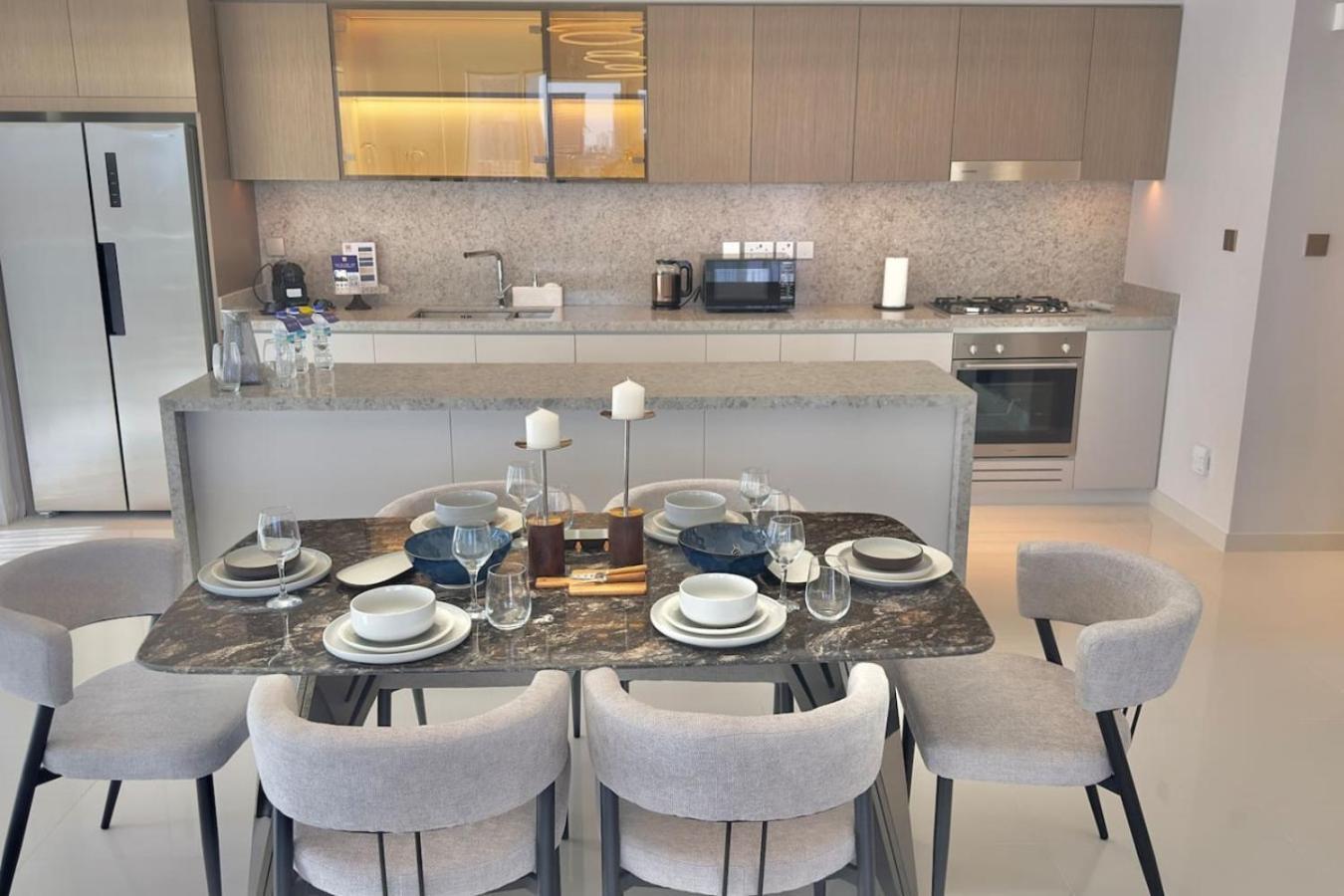 Apartment 2br Grand Bleu T1 With Palm View Emaar Front By Vibel