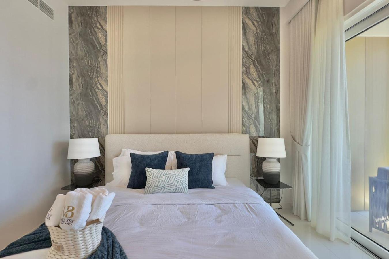 Apartment 2br Grand Bleu T1 With Palm View Emaar Front By Vibel *