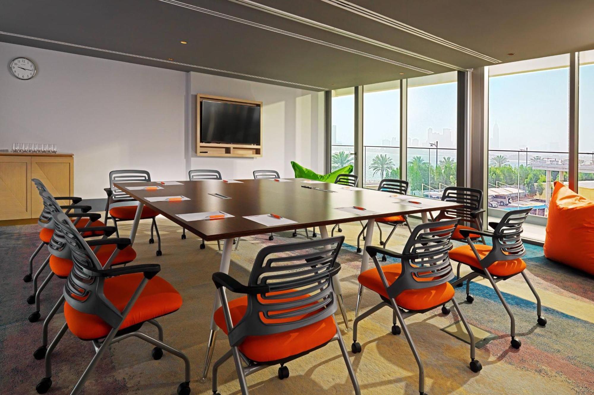 Aloft Palm Jumeirah Resort 4*