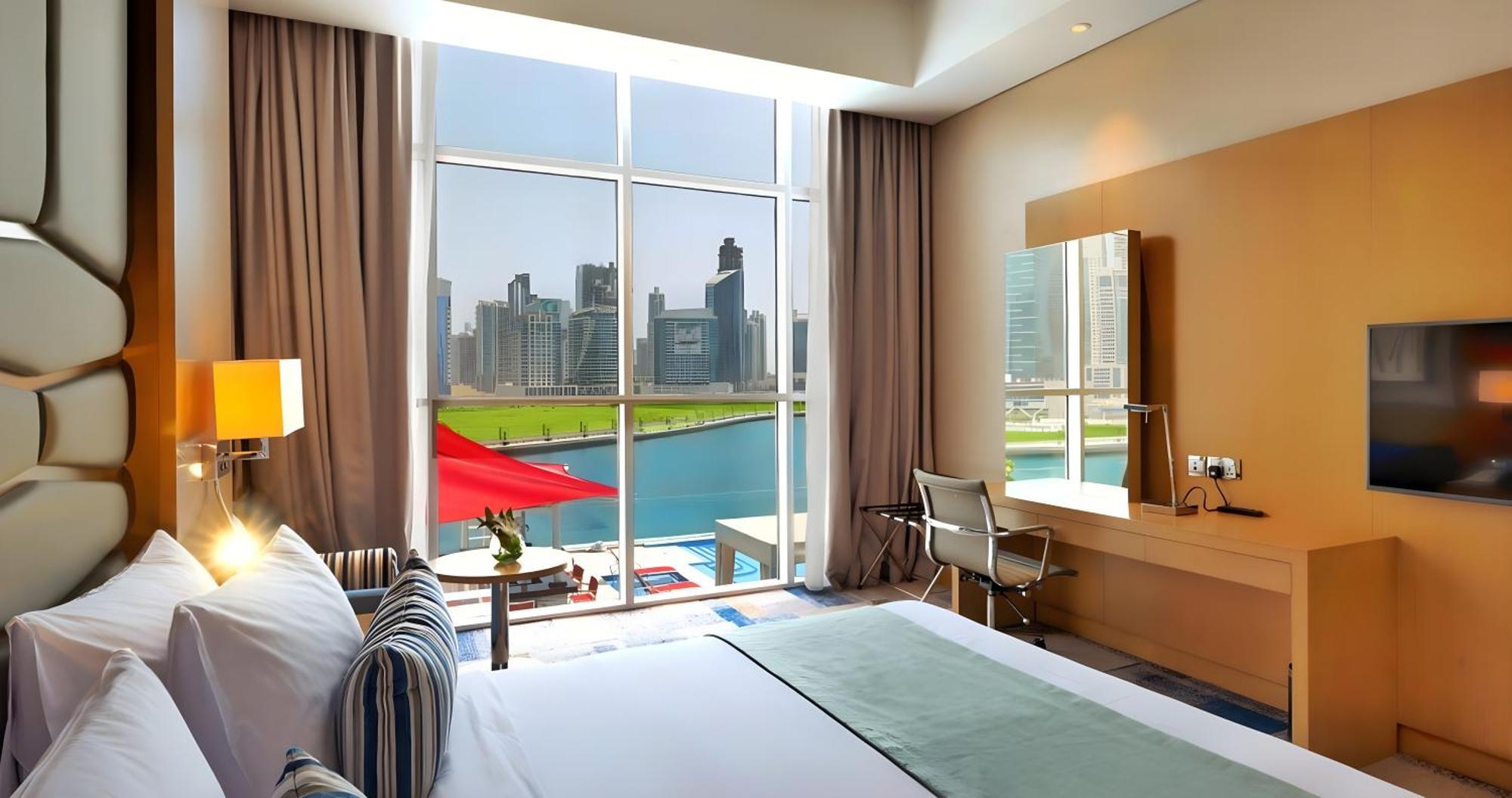 Canal Business Bay Otel 5*