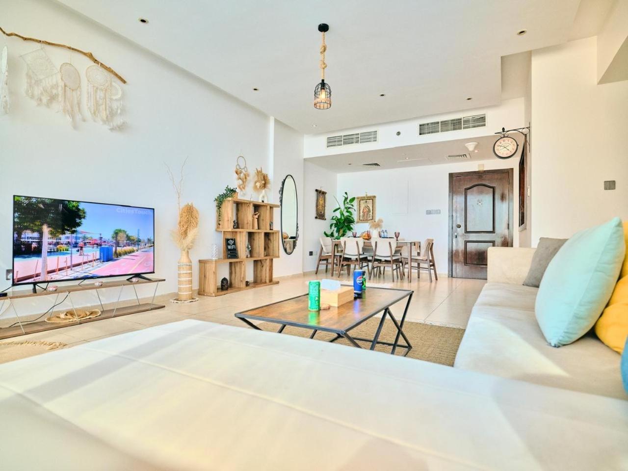 Wonderful Two Bed With Full Marina View Apartamento