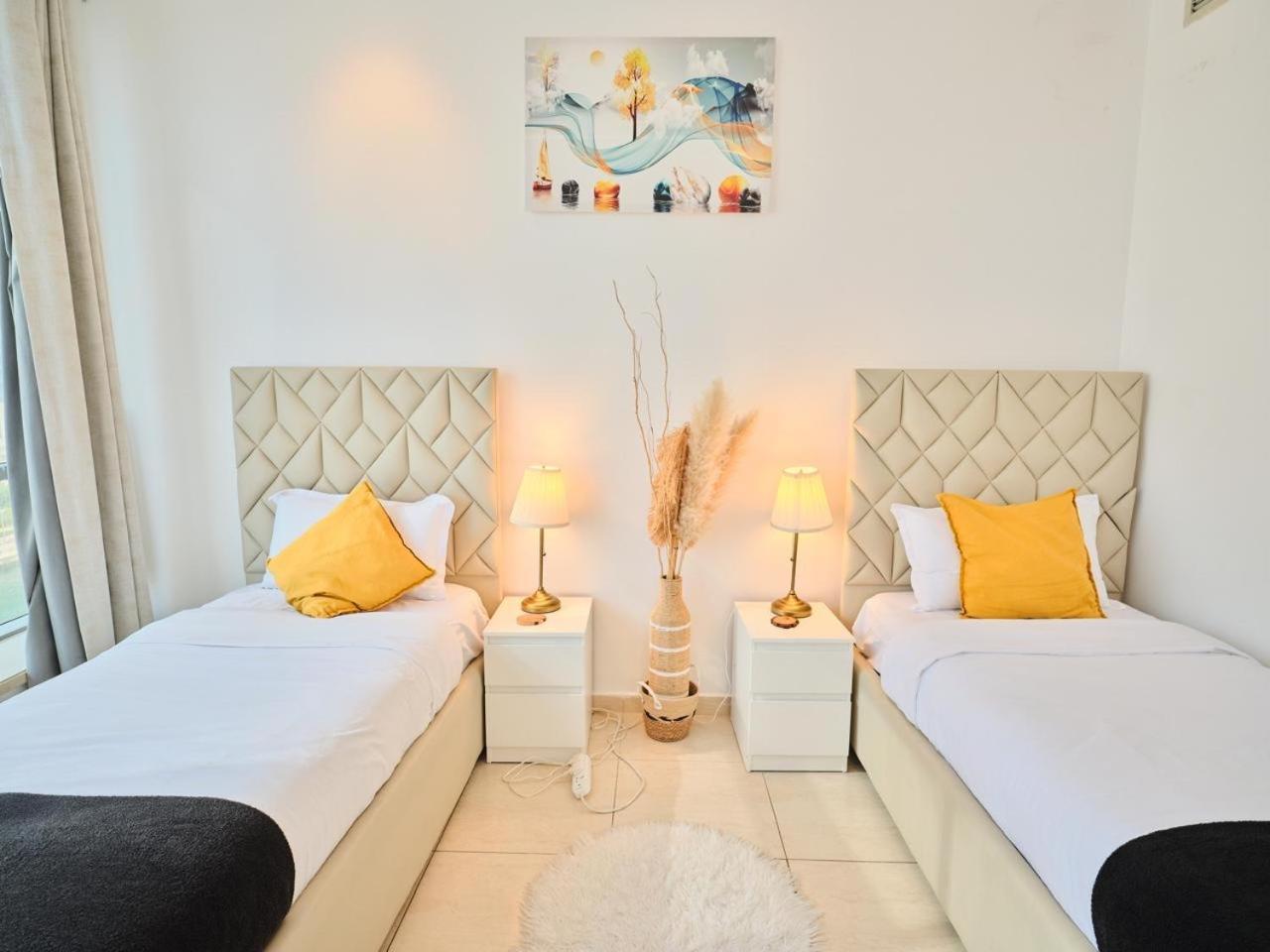 Wonderful Two Bed With Full Marina View Apartamento