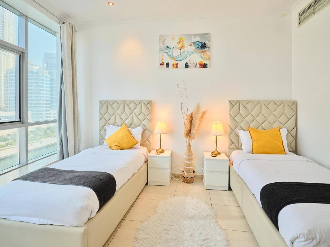 Wonderful Two Bed With Full Marina View Apartamento *
