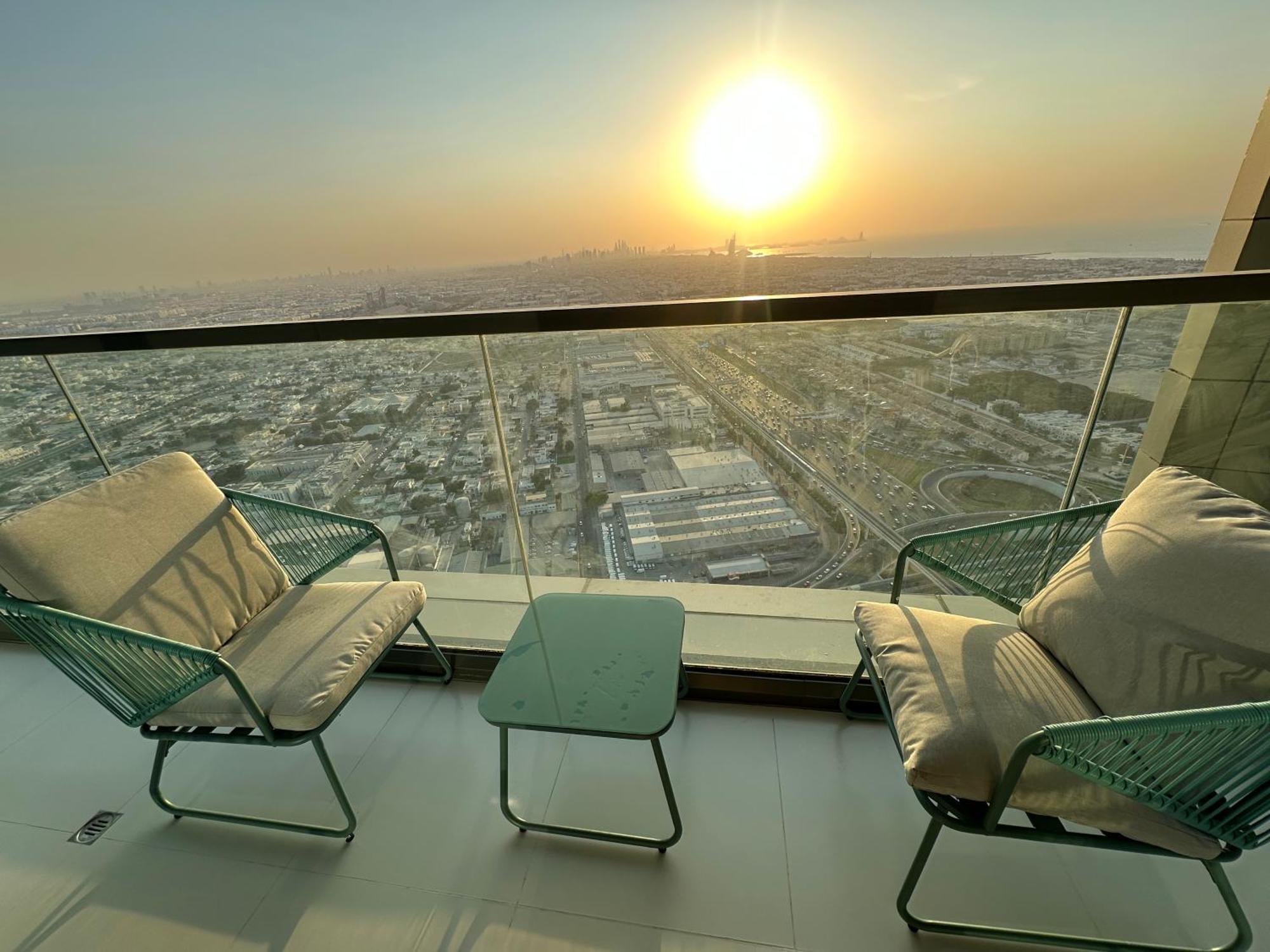 Luxurious 54th Floor With Splendid Sky And Seaview - Downtown Apartment