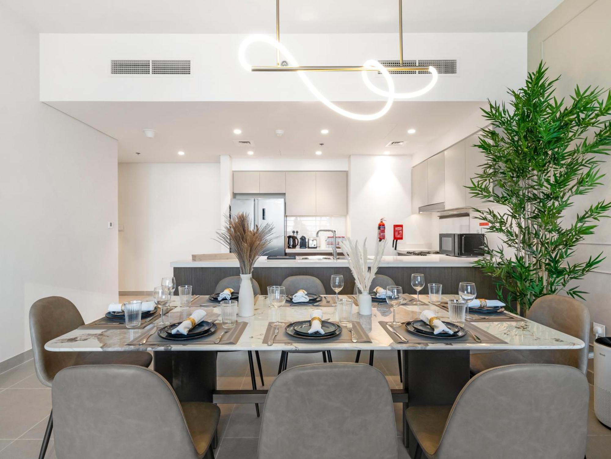 New! Panoramic Downtown & Fountain Views From High Floors *