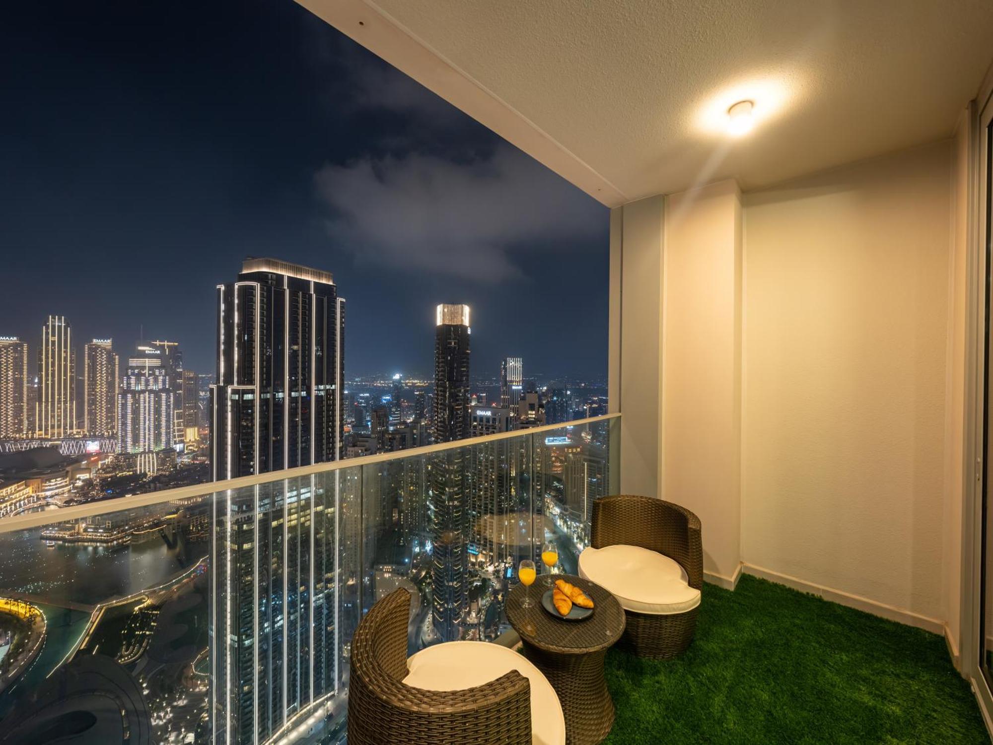 New! Panoramic Downtown & Fountain Views From High Floors *