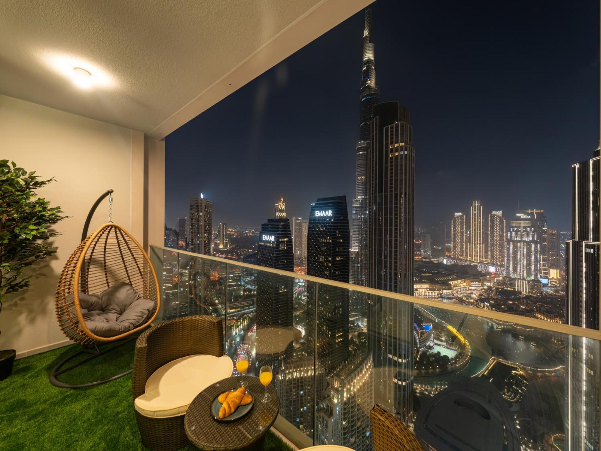 New! Panoramic Downtown & Fountain Views From High Floors *