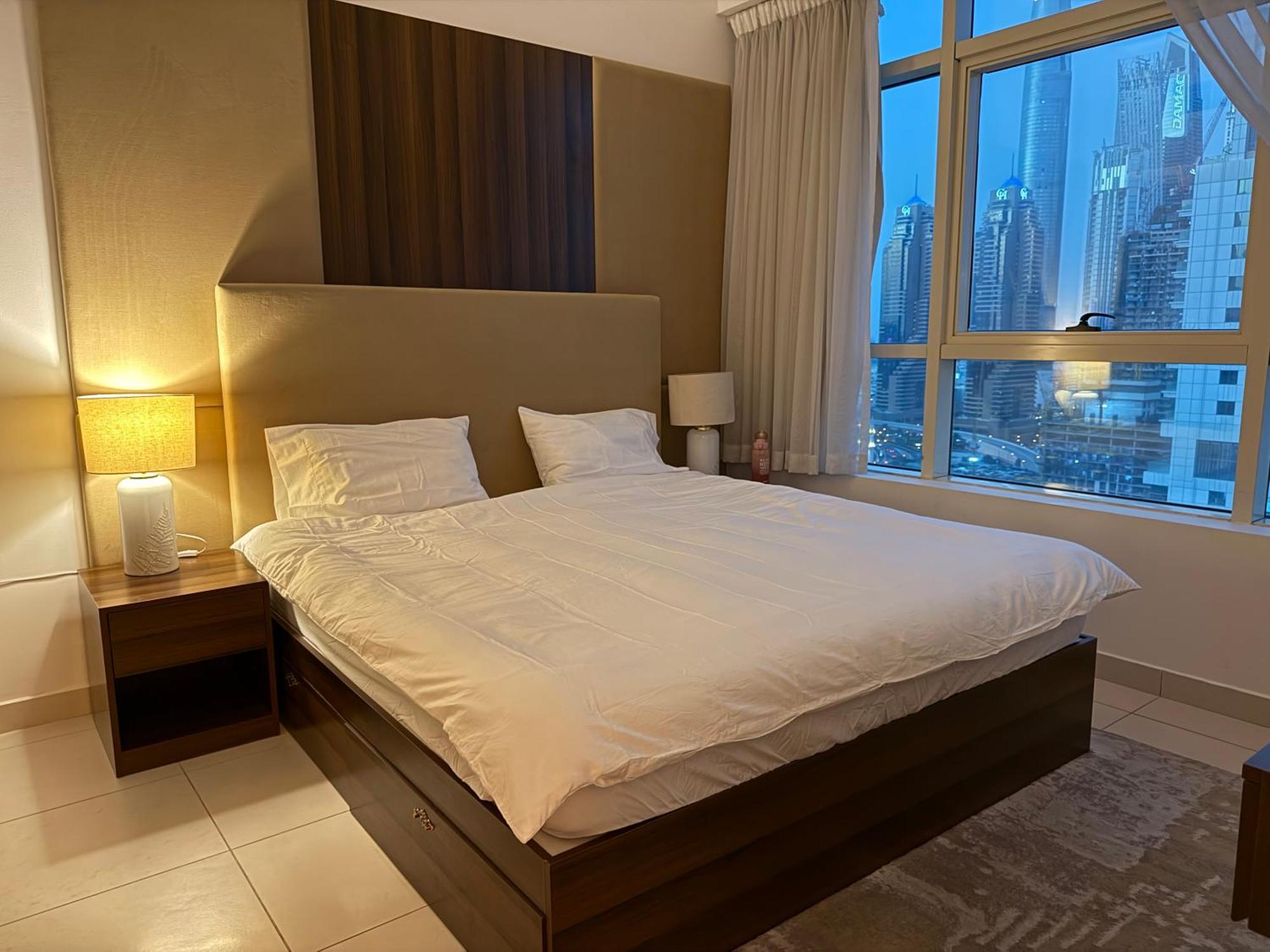 Stunning Marina-view 1 Bed Apartment