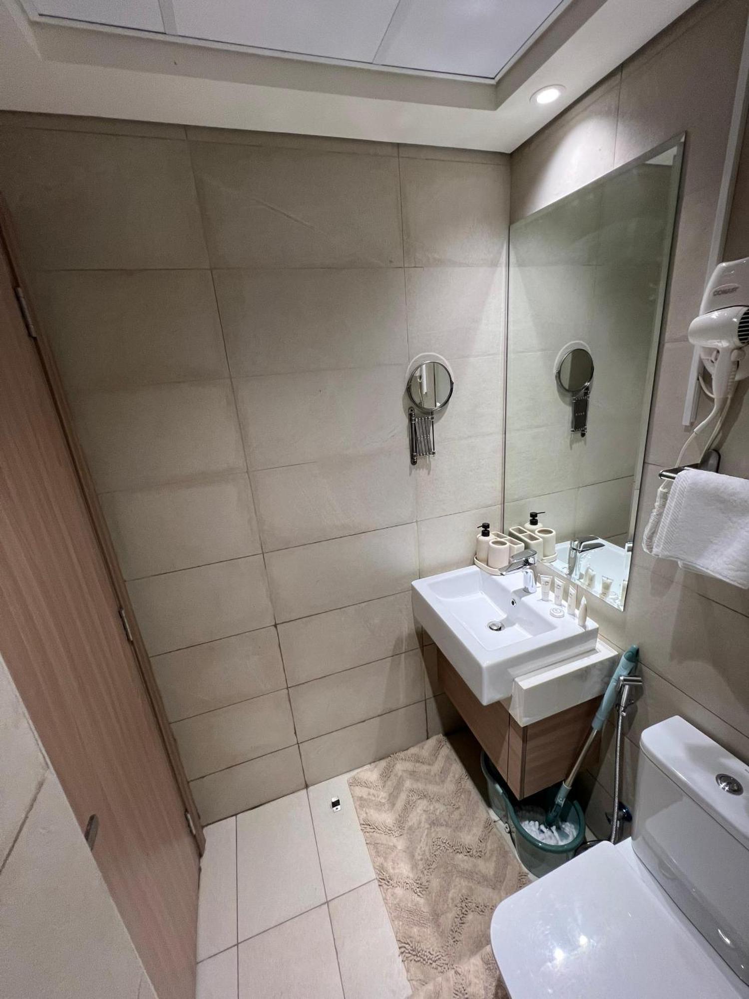 Special Offer At Azizi Riviera Daire