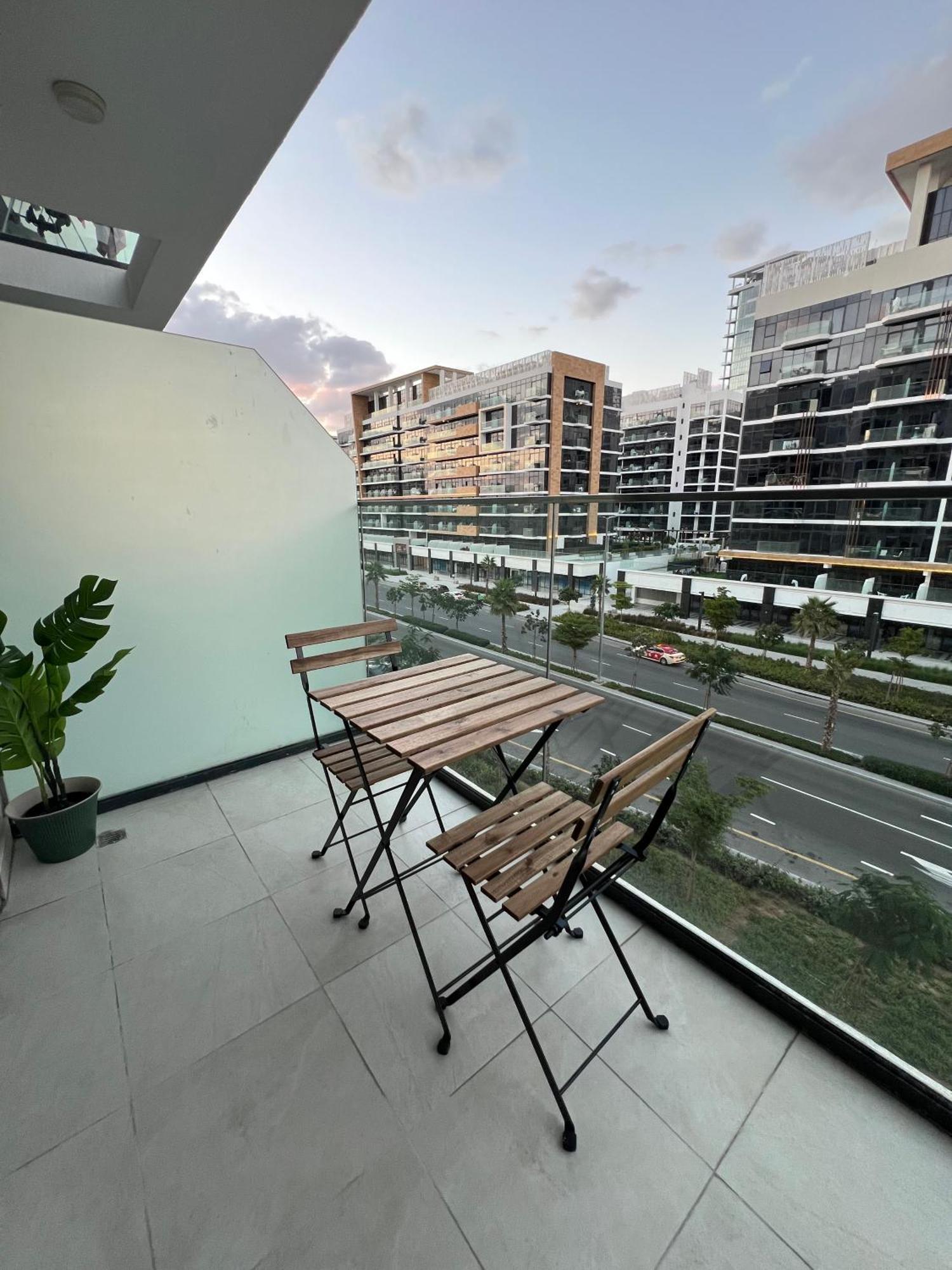Special Offer At Azizi Riviera Daire
