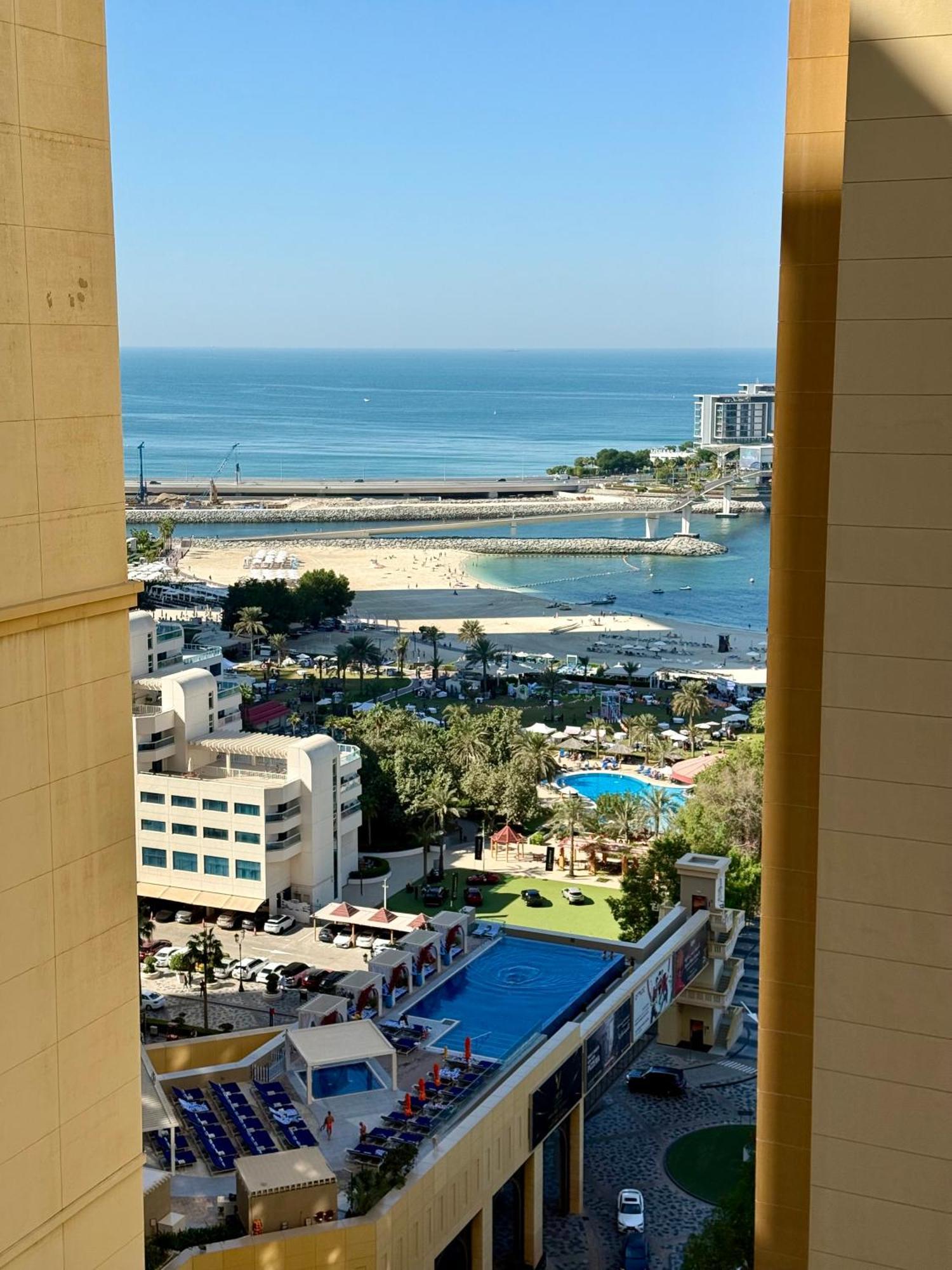 Front In Jbr *
