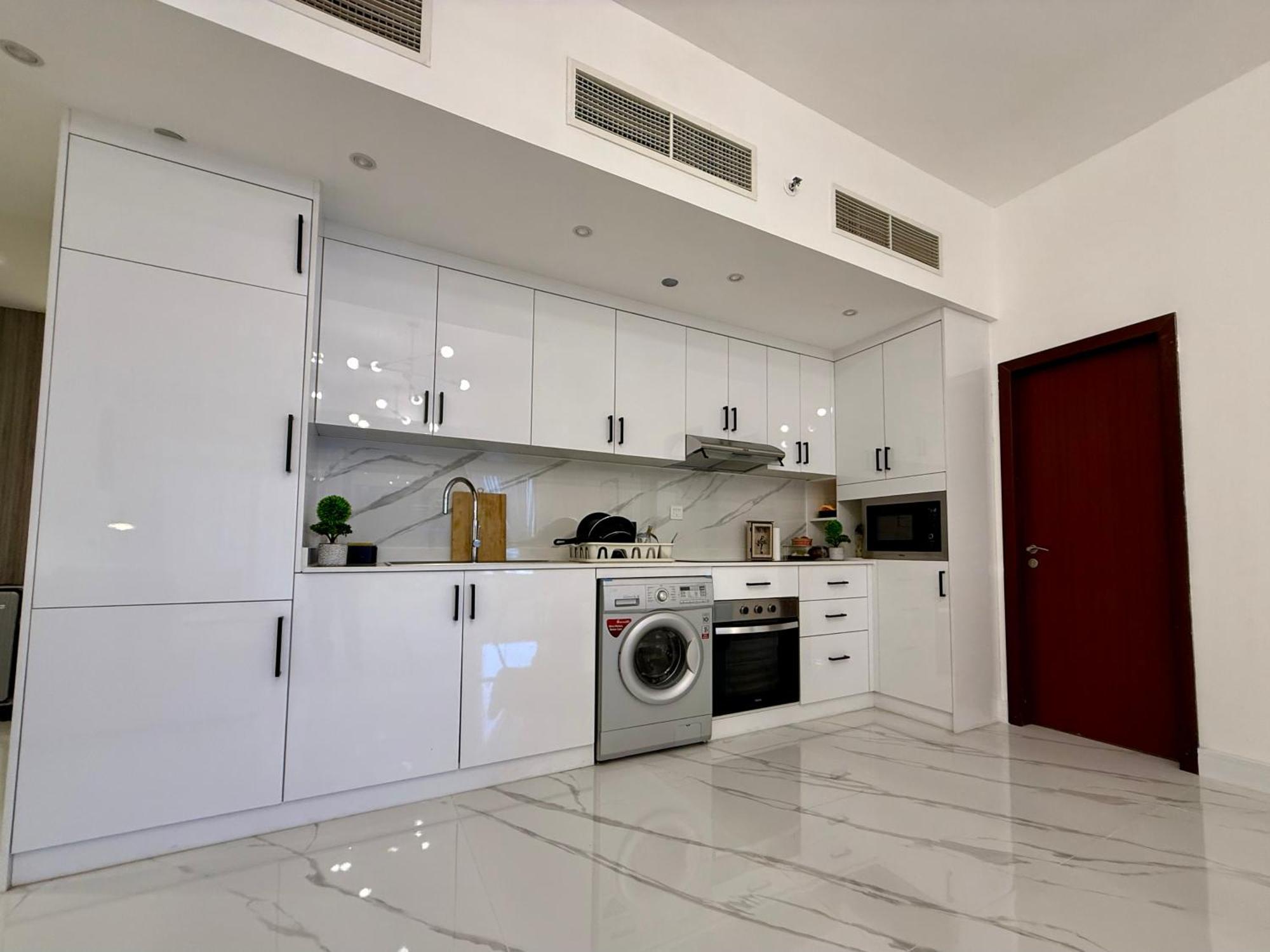 Apartment Front In Jbr