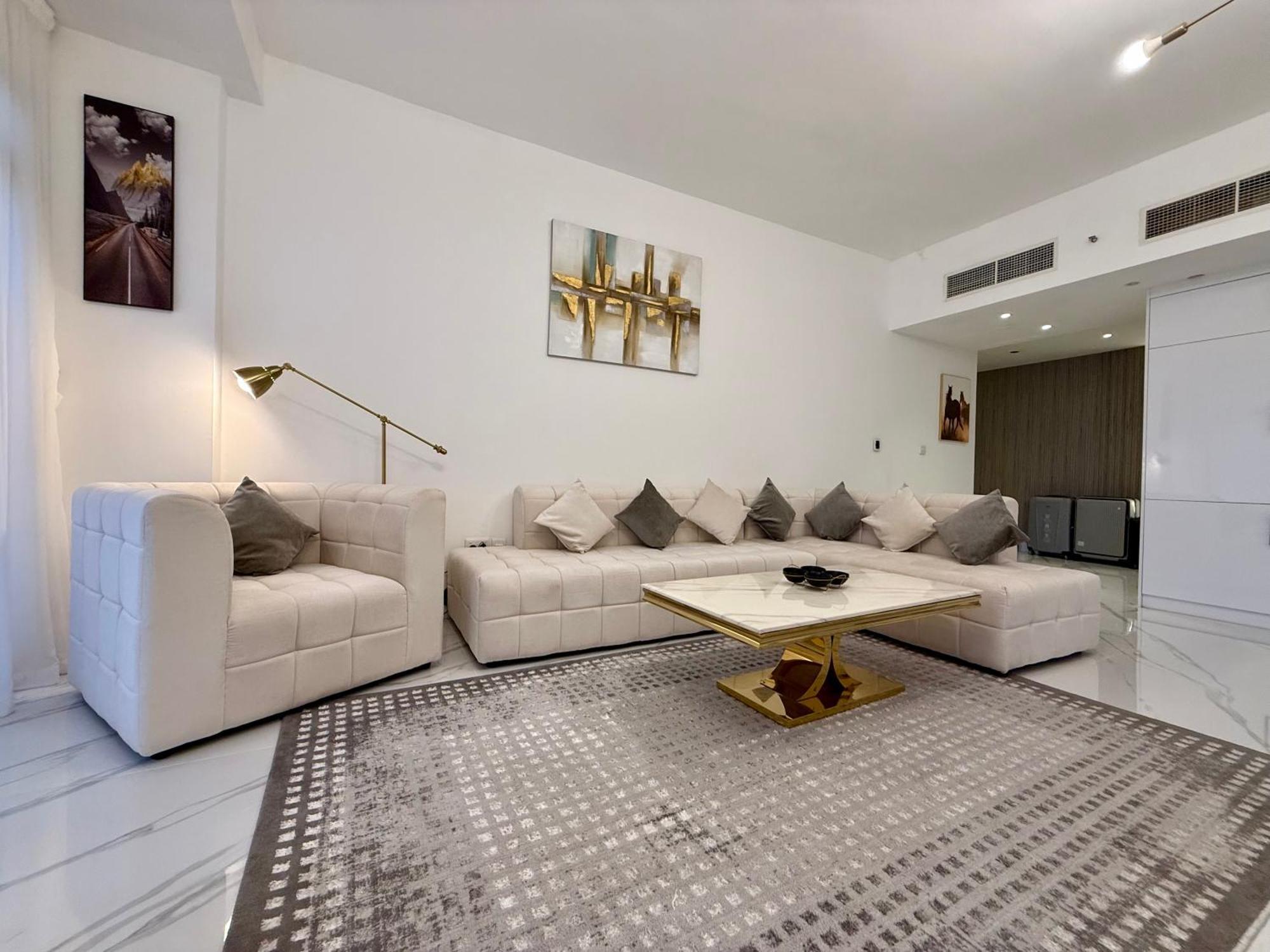 Apartment Front In Jbr