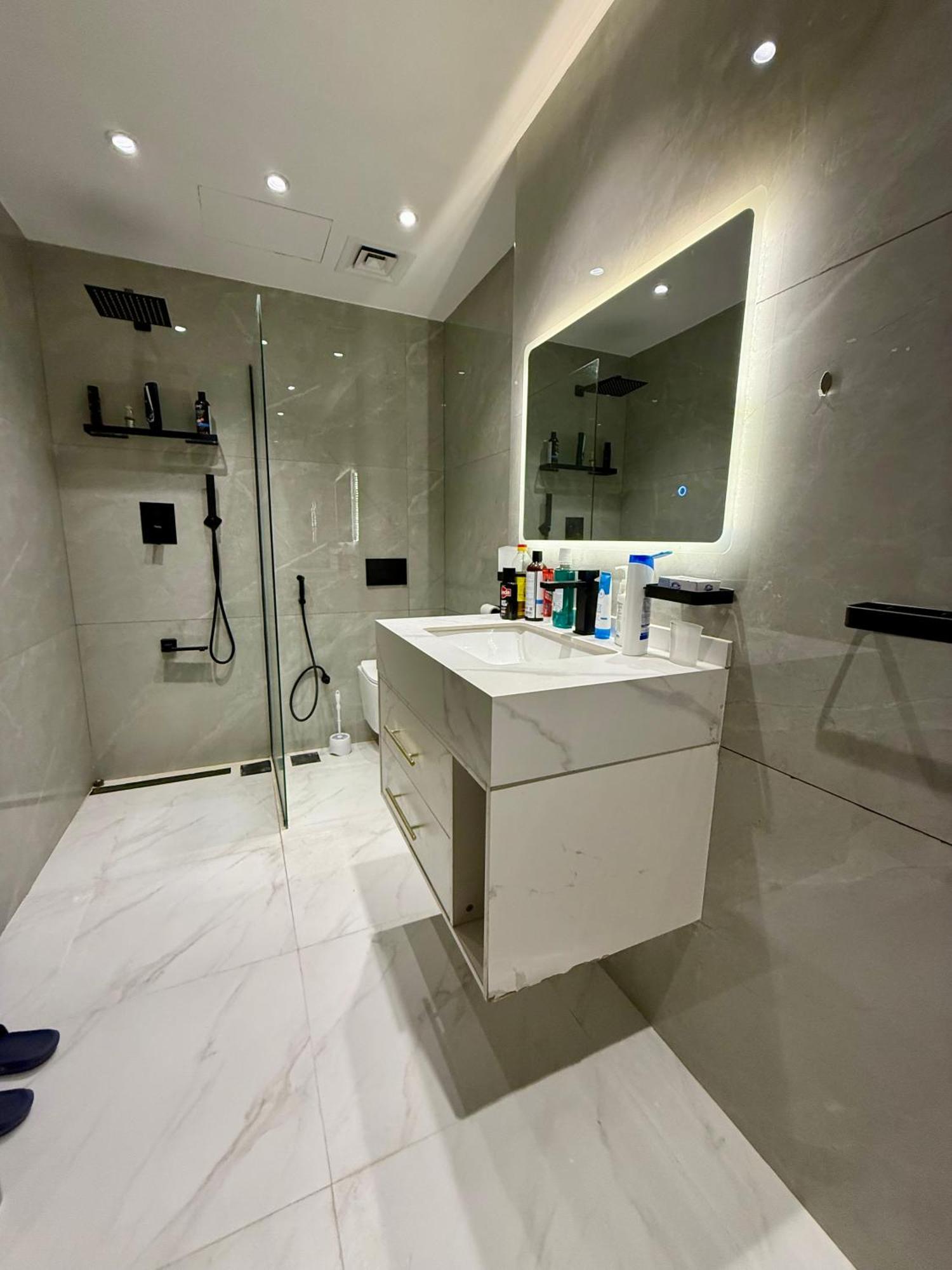 Apartment Front In Jbr *
