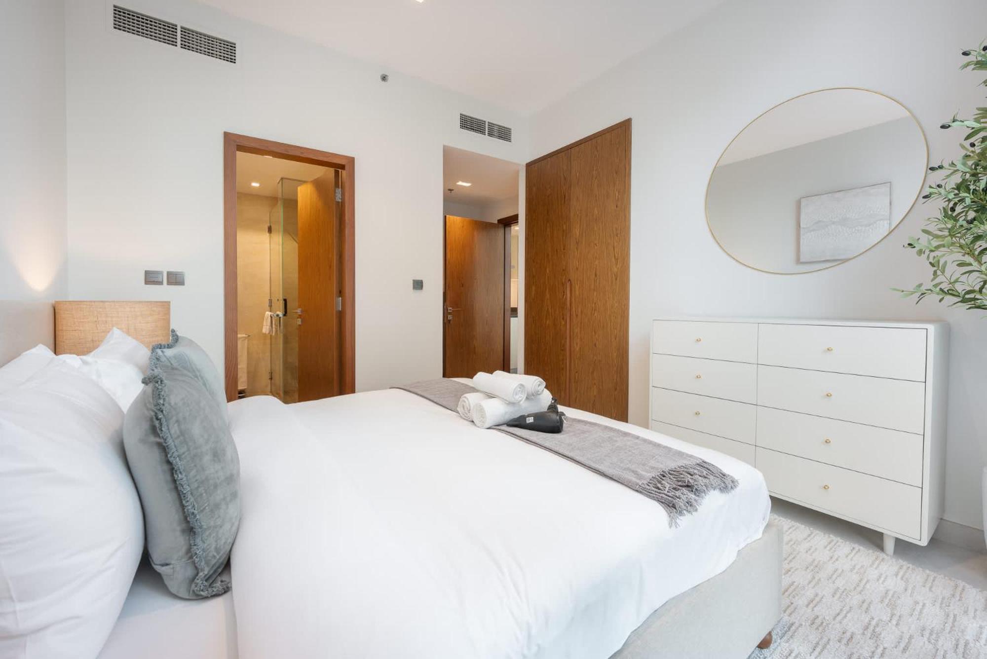 Astonishing 1 Bedroom Flat In No 9 Tower Marina *