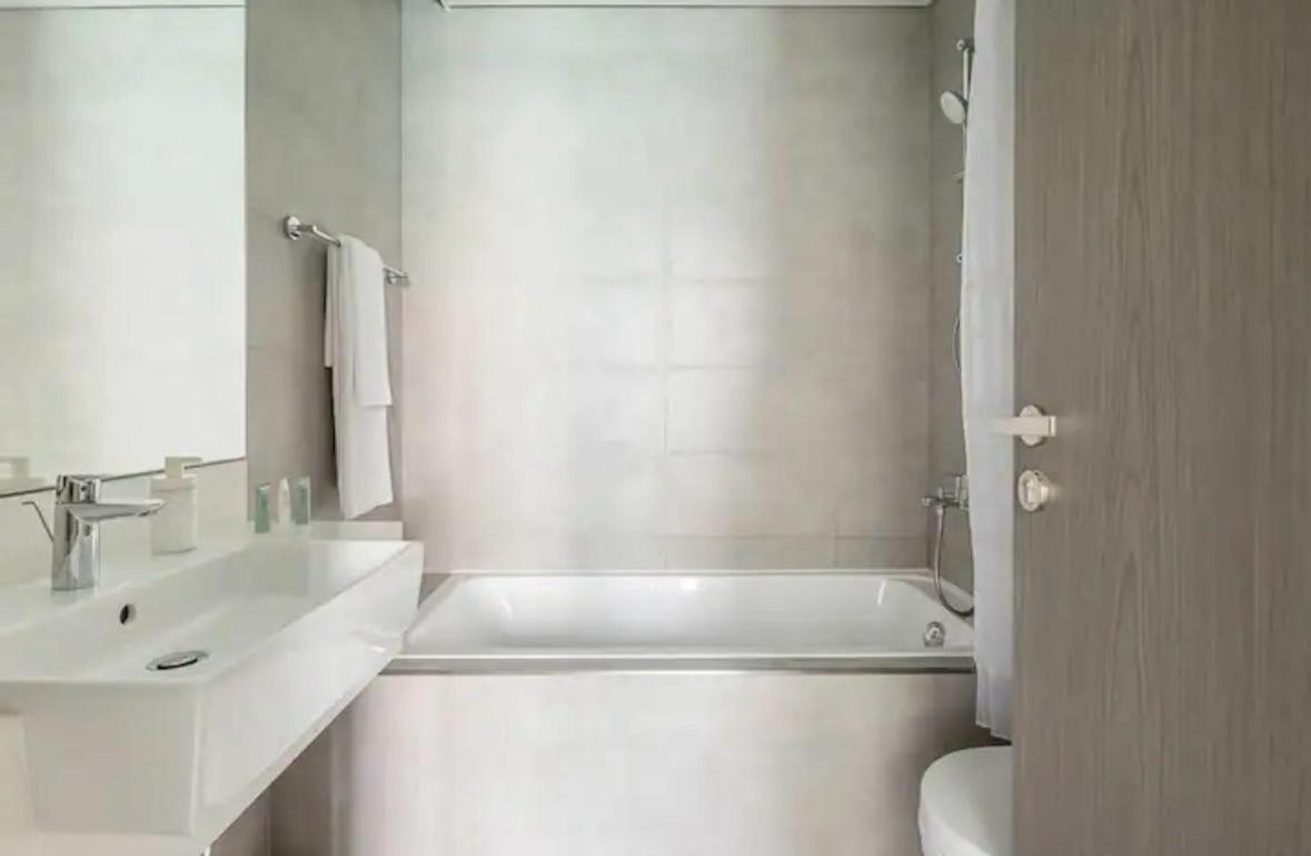 District One Full Water View Apartment Dubai